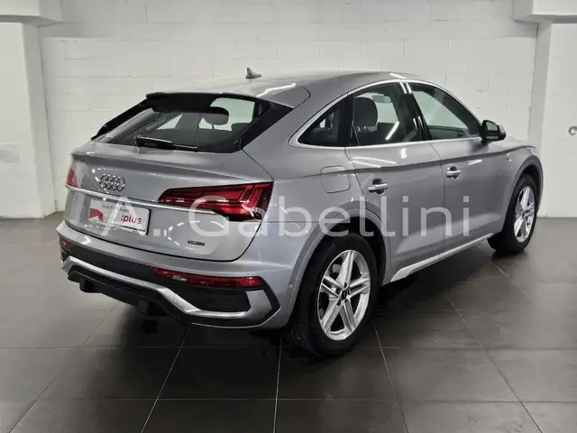 Audi Q5 view 4