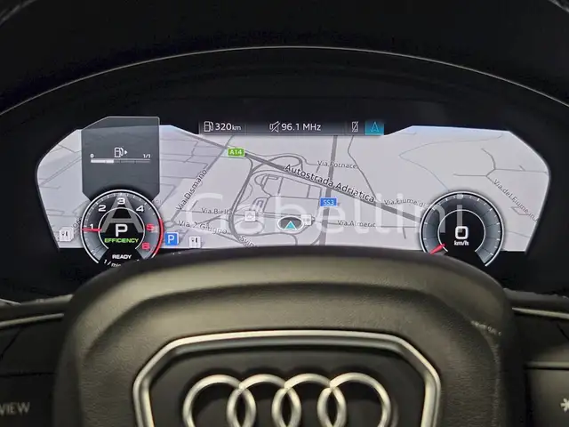 Audi Q5 view 12