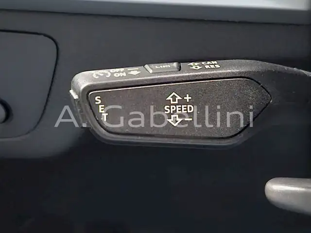 Audi Q5 view 10