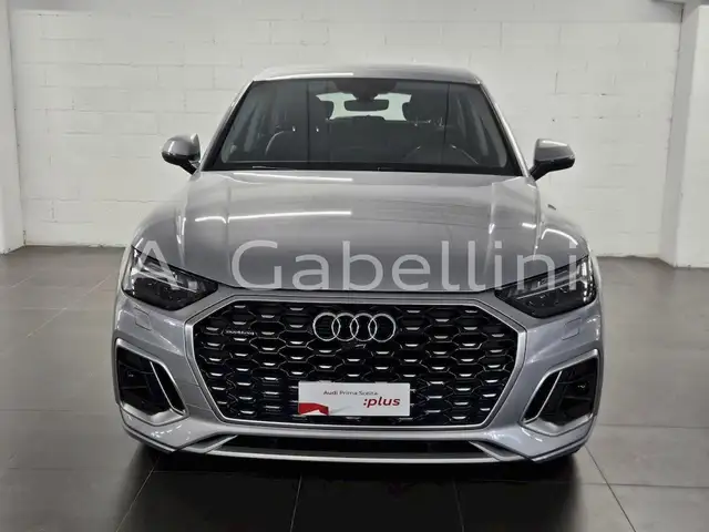 Audi Q5 view 2
