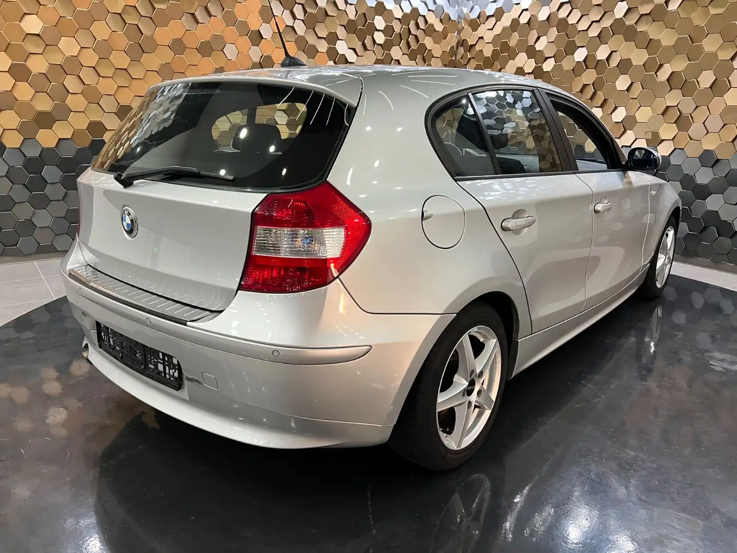 BMW 116 i Lim. /5-Tür/KLIMA/PDC/Schiebedach/ Silber - 2