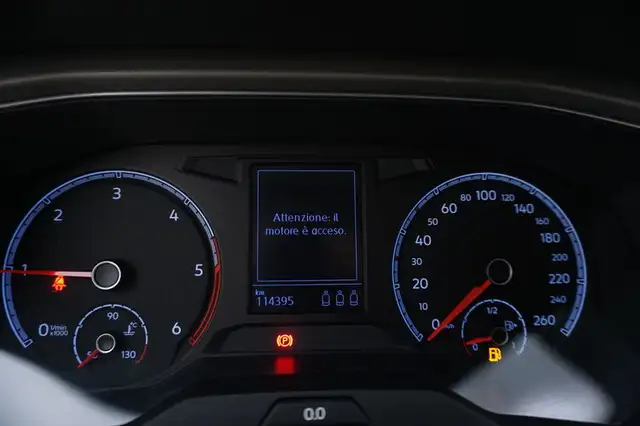 Volkswagen T-Roc view 12