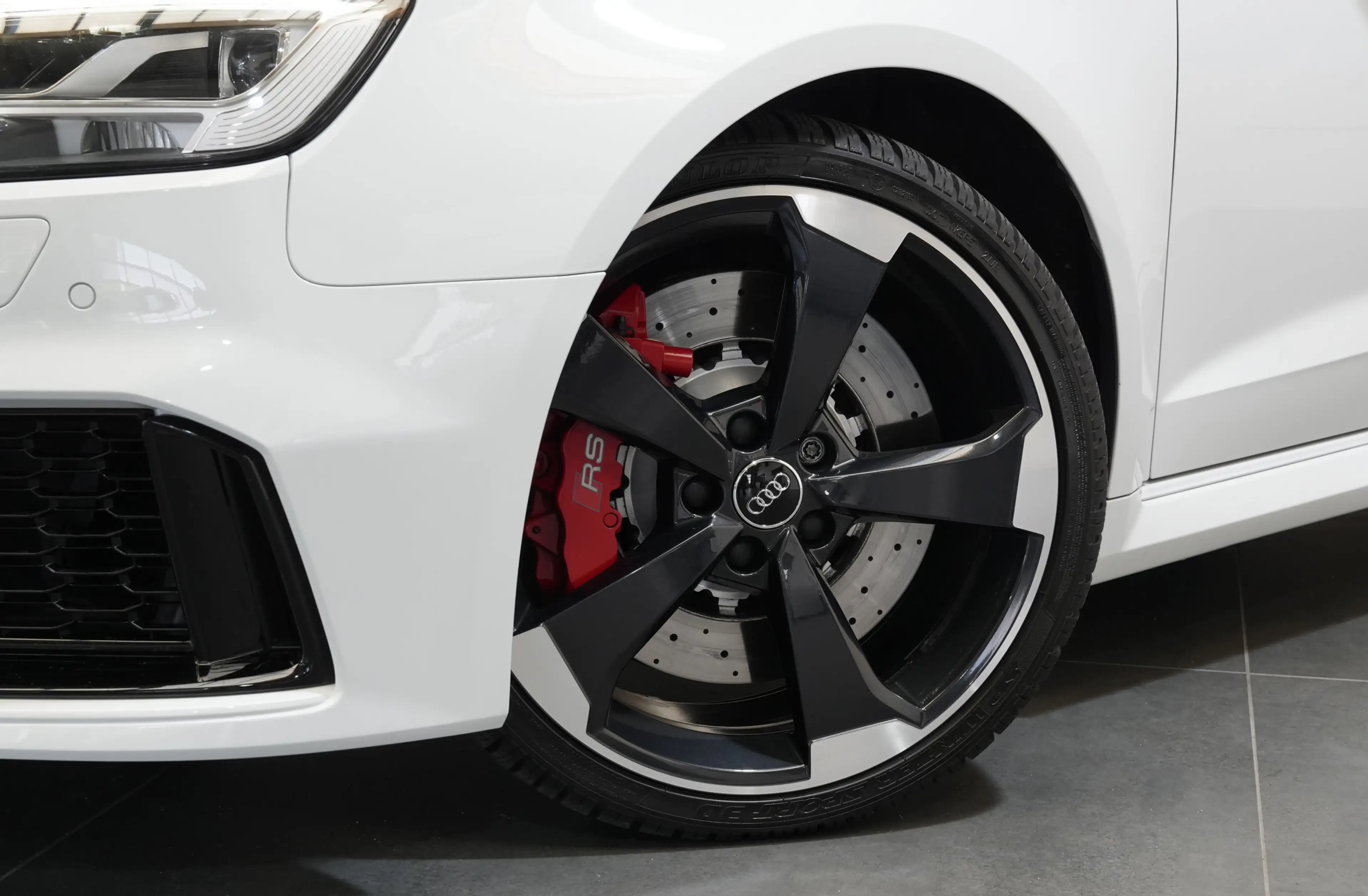 Audi RS3 NON-OPF*S-AGA*SCHALE*PANO*VIRTUAL*B&O*R.KAM* — photo 10