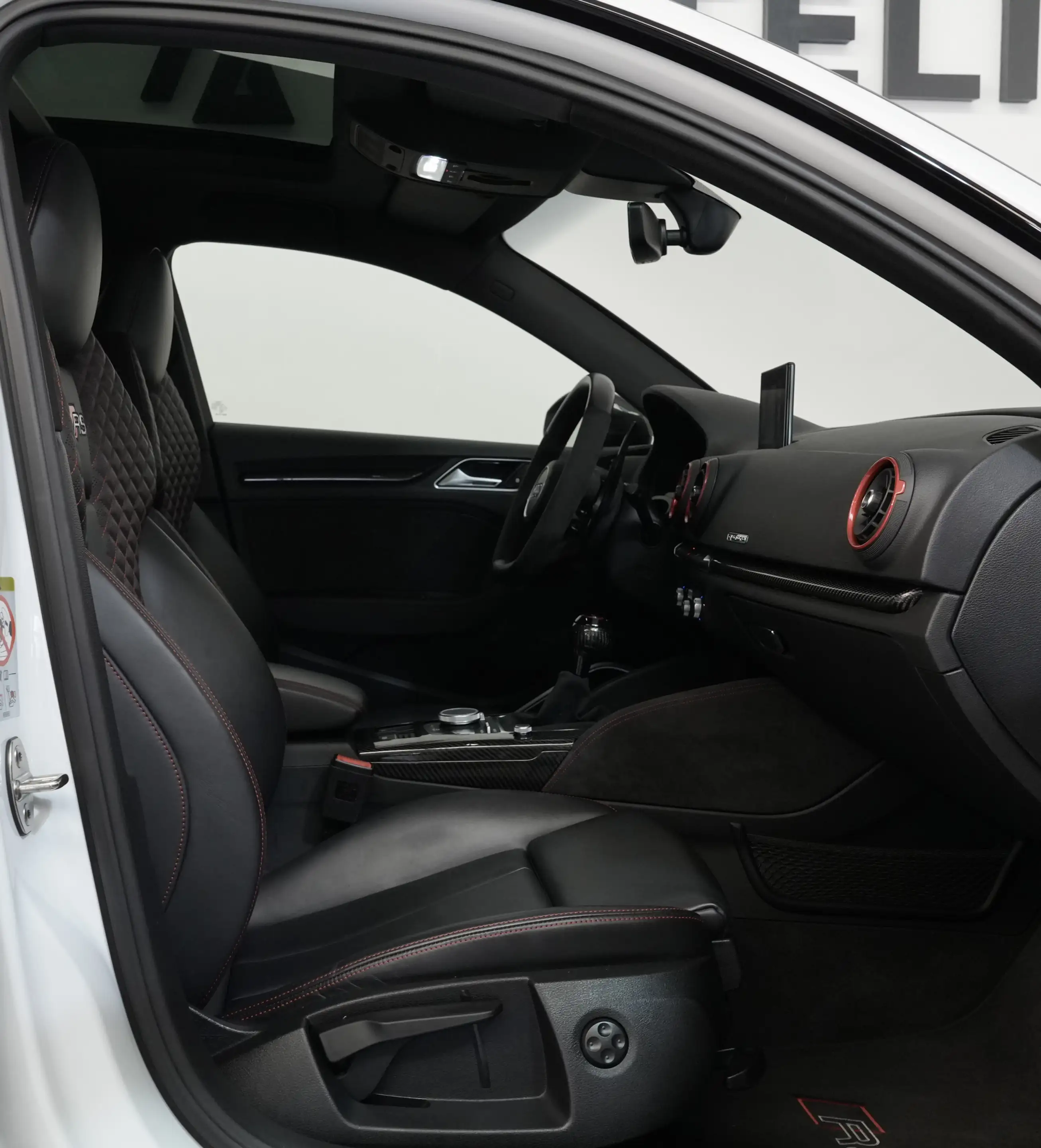 Audi RS3 NON-OPF*S-AGA*SCHALE*PANO*VIRTUAL*B&O*R.KAM* — photo 13