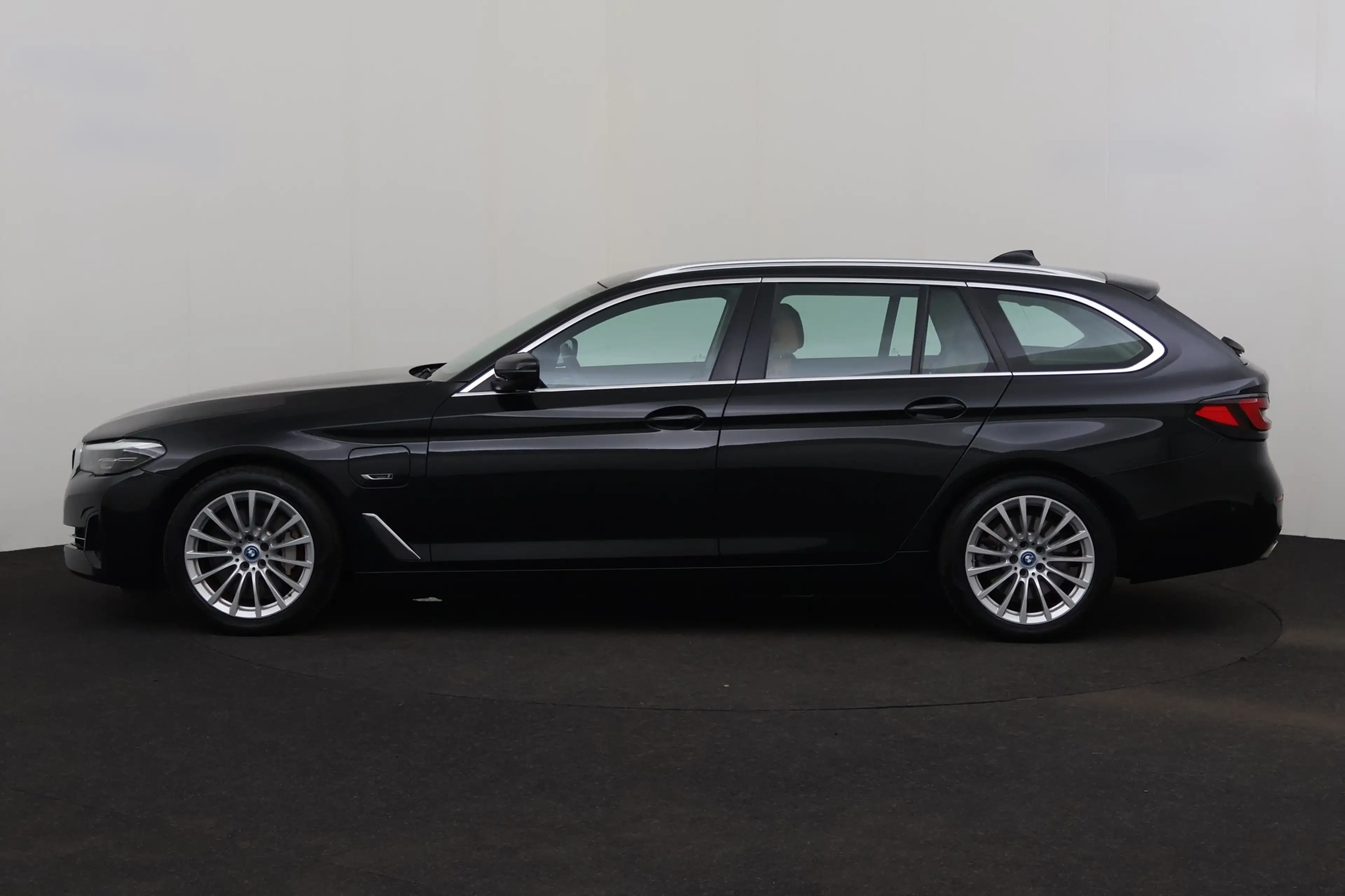 BMW 520 e TOURING iA PHEV + GPS + LEDER + CARPLAY + CAMERA — photo 2