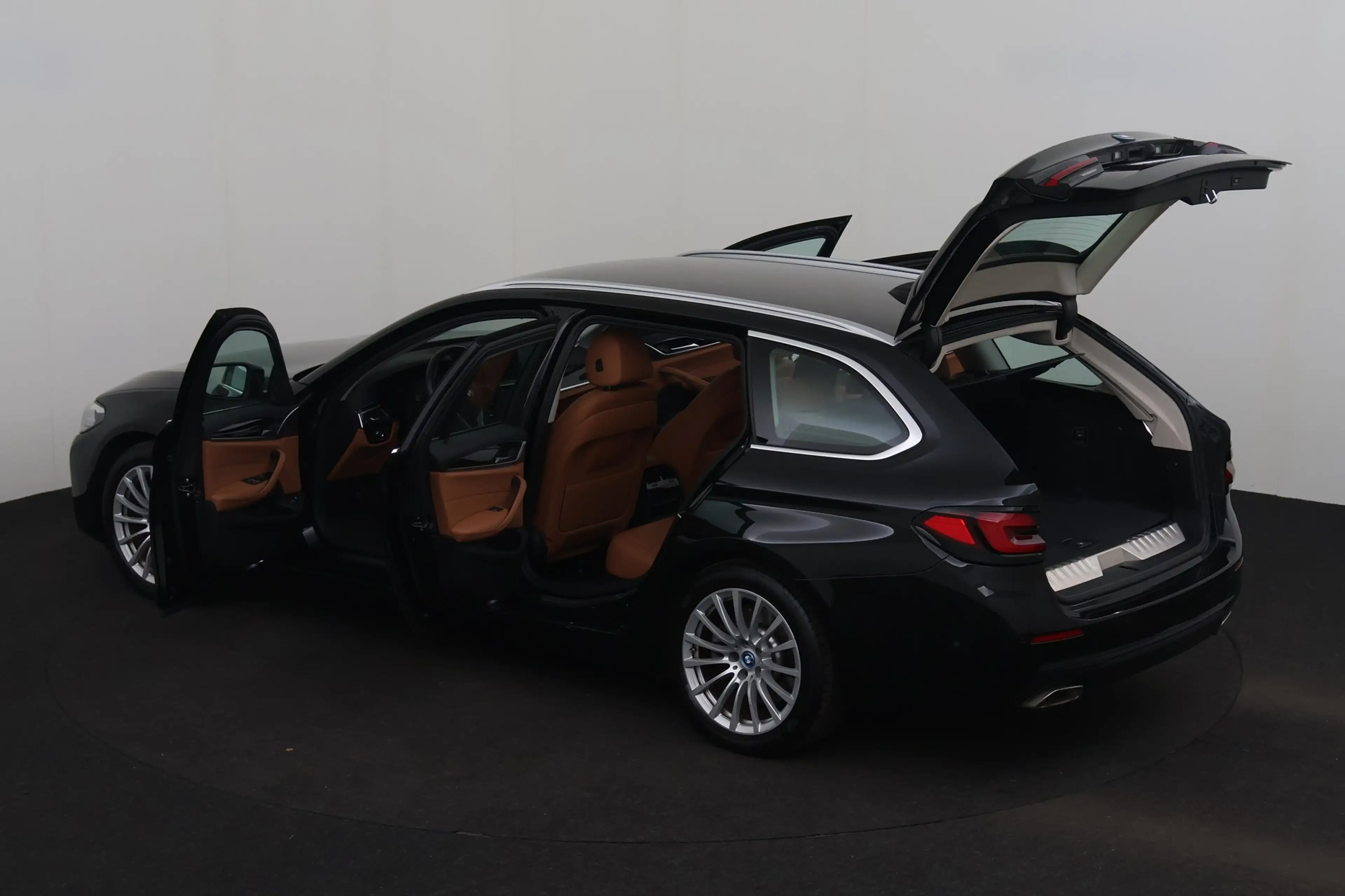 BMW 520 e TOURING iA PHEV + GPS + LEDER + CARPLAY + CAMERA — photo 8