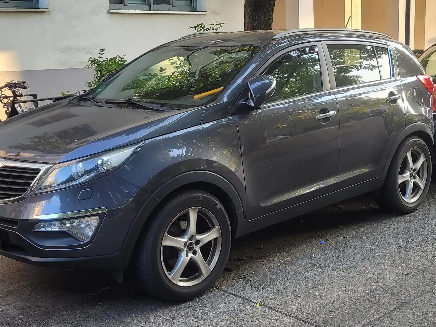 Kia Sportage Sportage 1.6 GDI 2WD Spirit Šedá - 2
