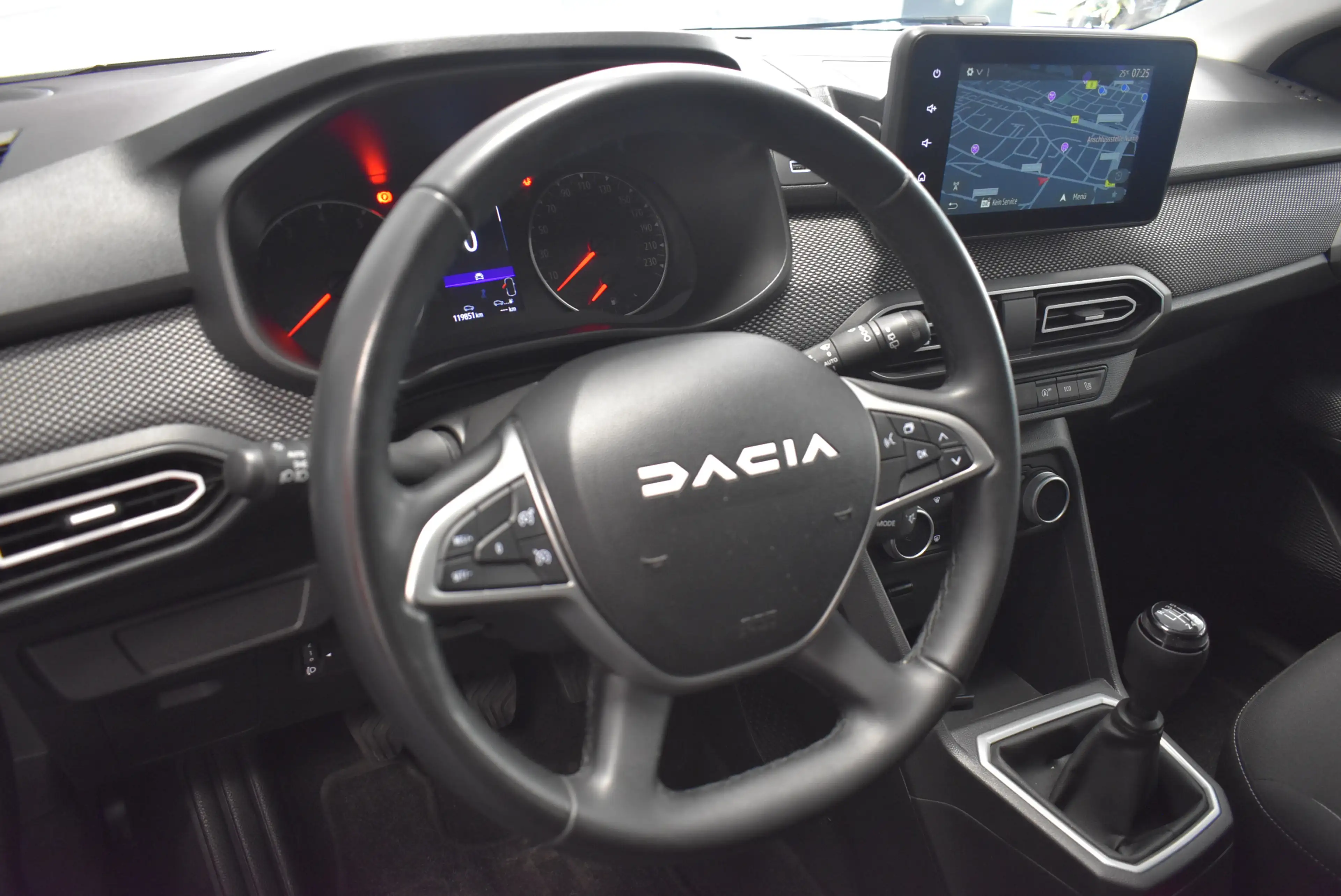 Dacia Jogger Extreme Navi LED Kamera Temp AHK 1-Hand — photo 12