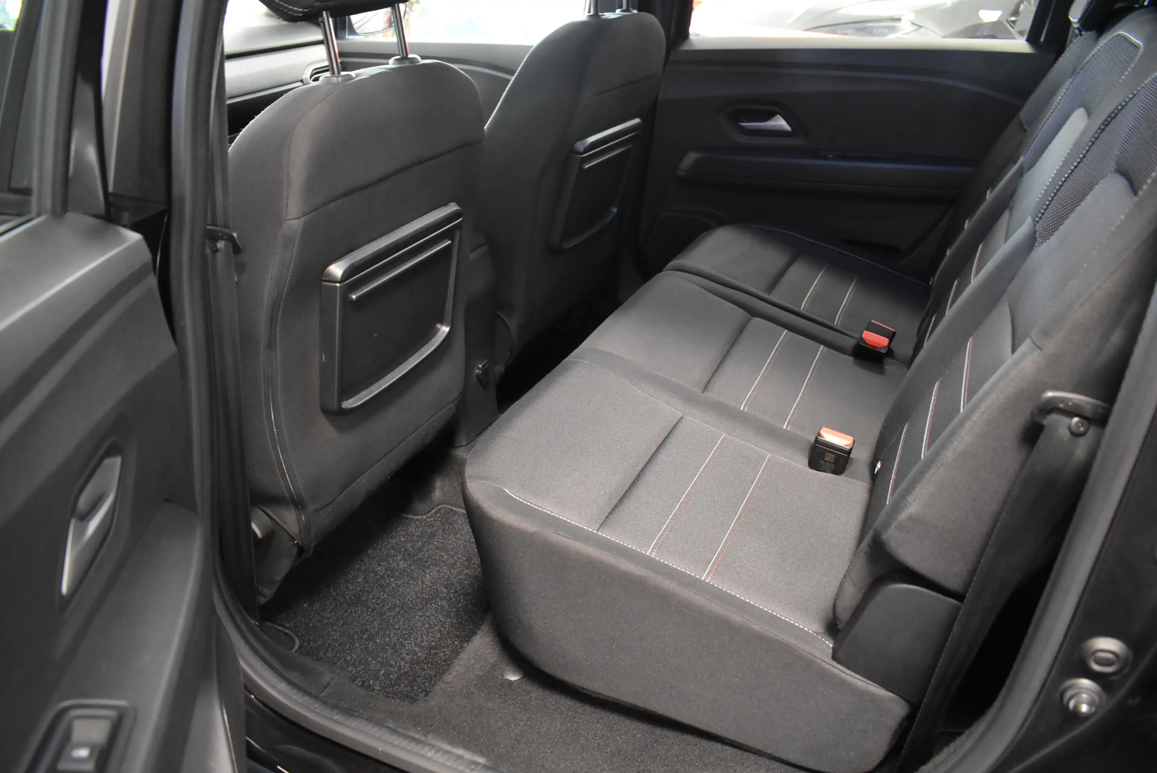 Dacia Jogger Extreme Navi LED Kamera Temp AHK 1-Hand — photo 15