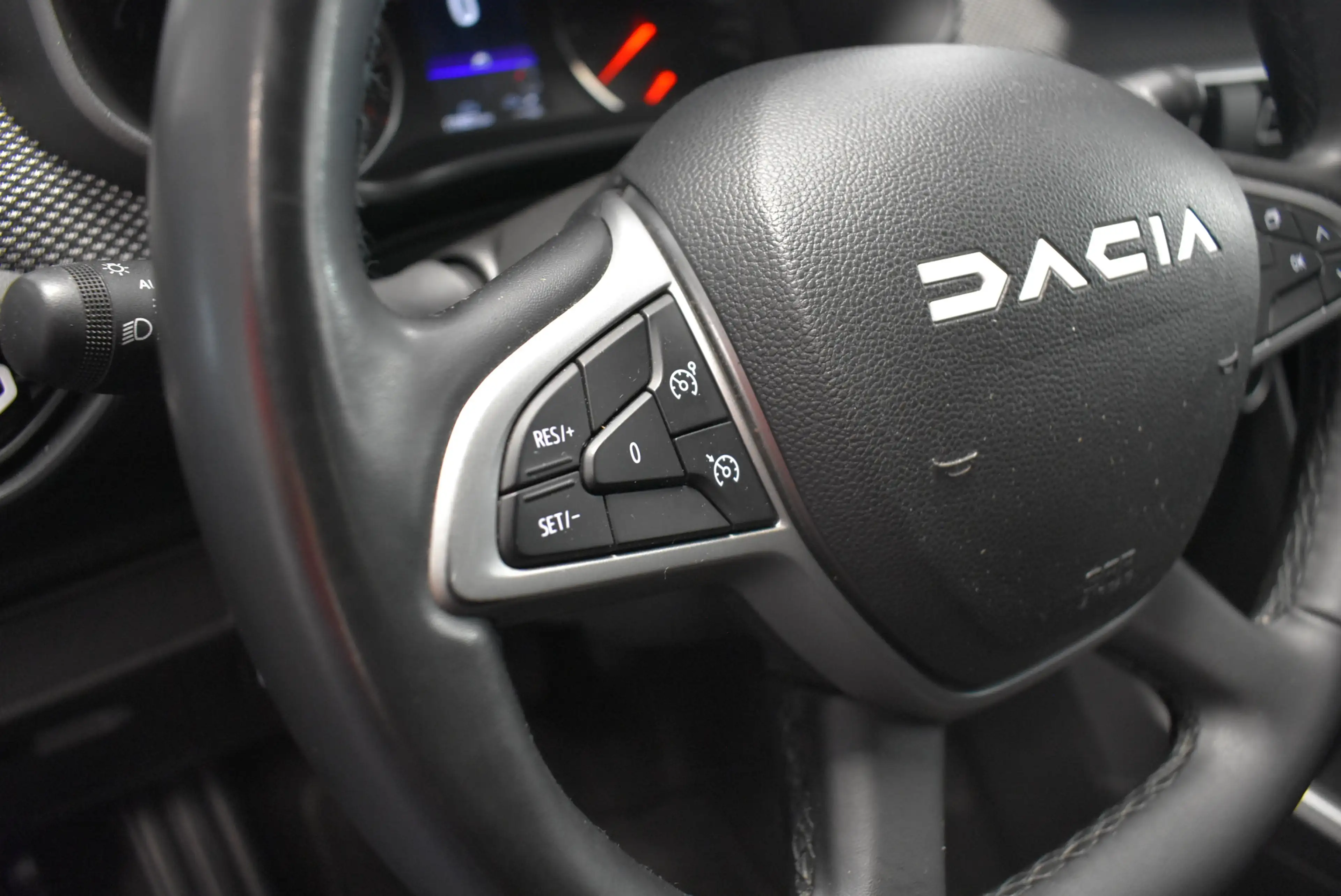 Dacia Jogger Extreme Navi LED Kamera Temp AHK 1-Hand — photo 13