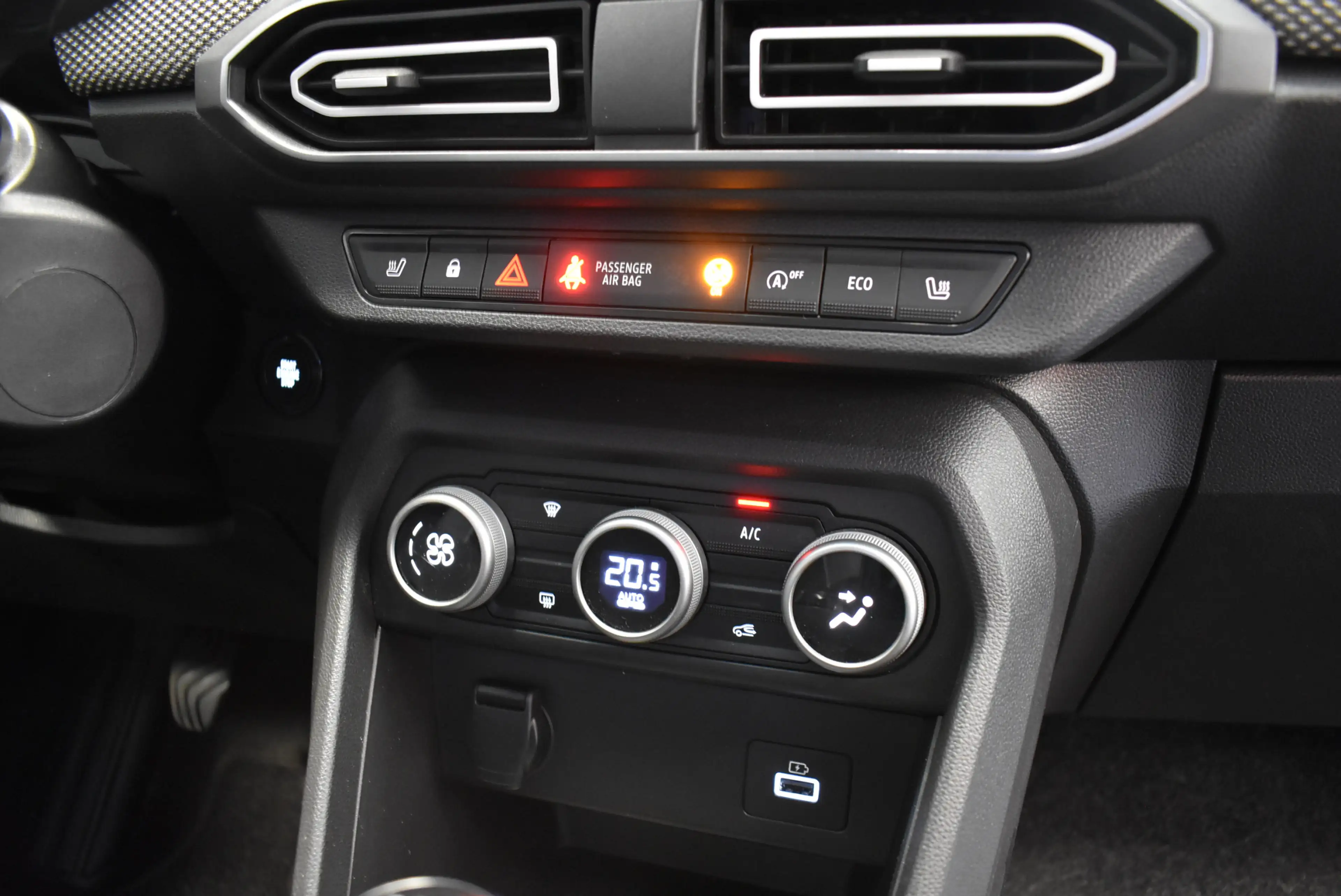 Dacia Jogger Extreme Navi LED Kamera Temp AHK 1-Hand — photo 10
