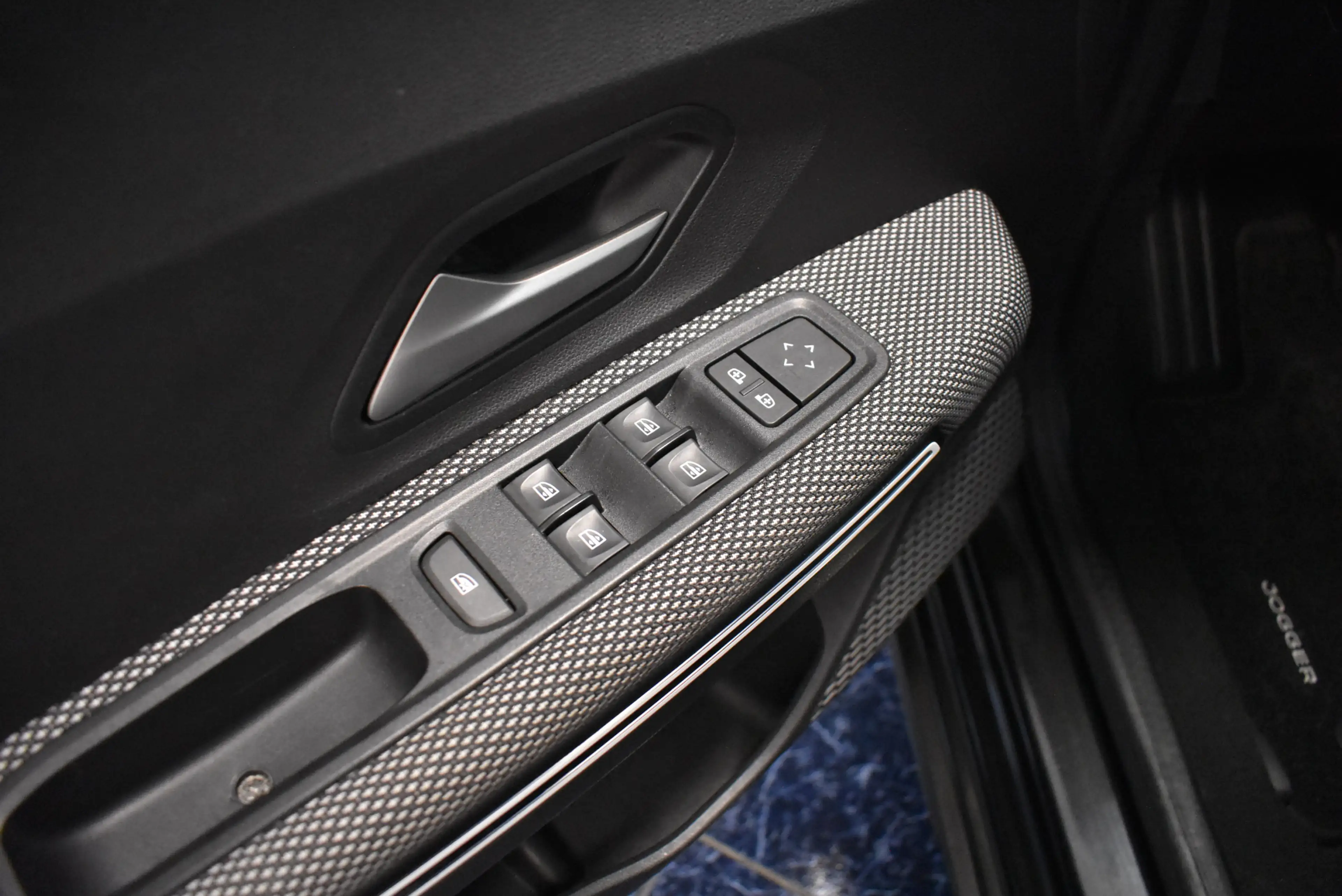 Dacia Jogger Extreme Navi LED Kamera Temp AHK 1-Hand — photo 14