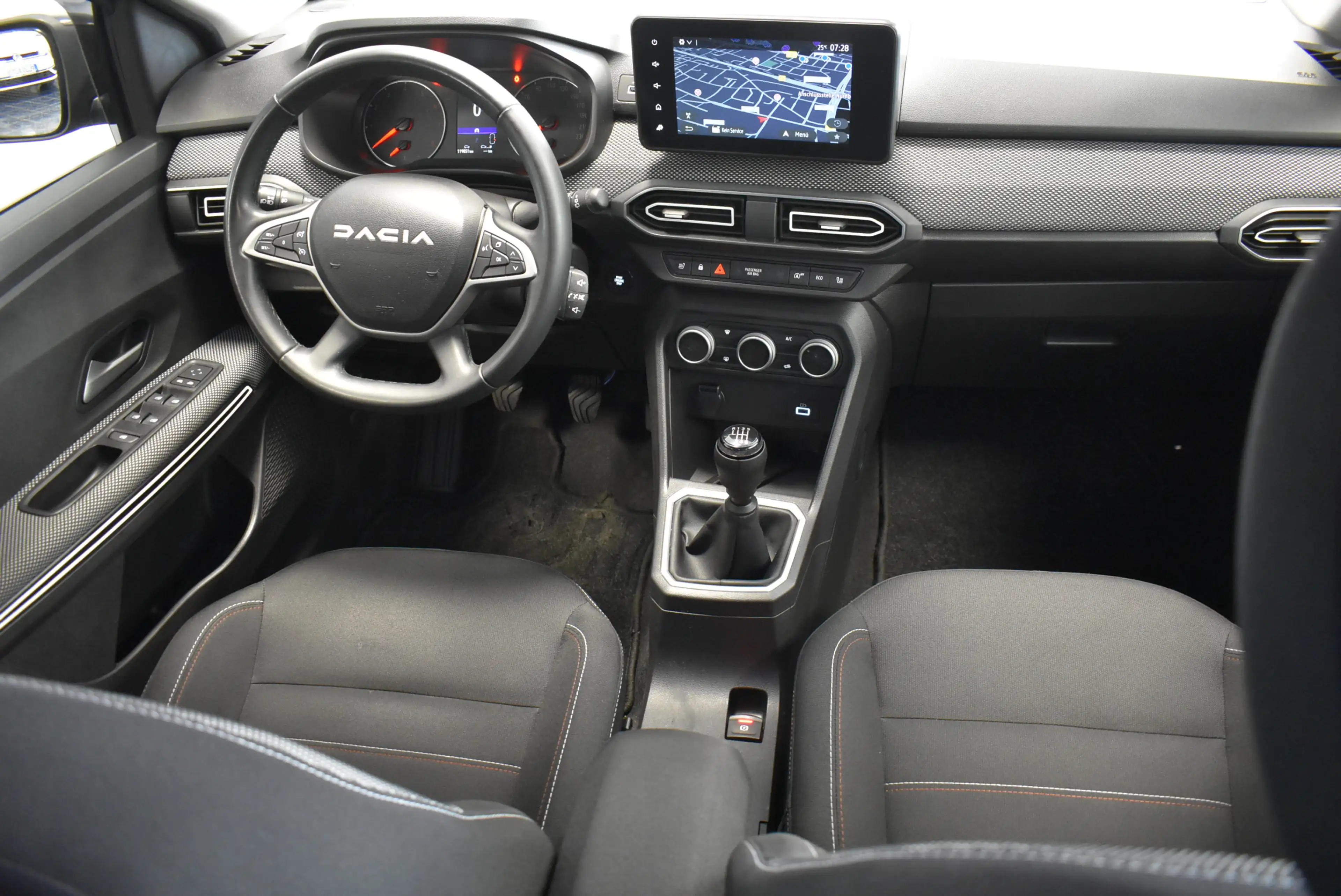 Dacia Jogger Extreme Navi LED Kamera Temp AHK 1-Hand — photo 5