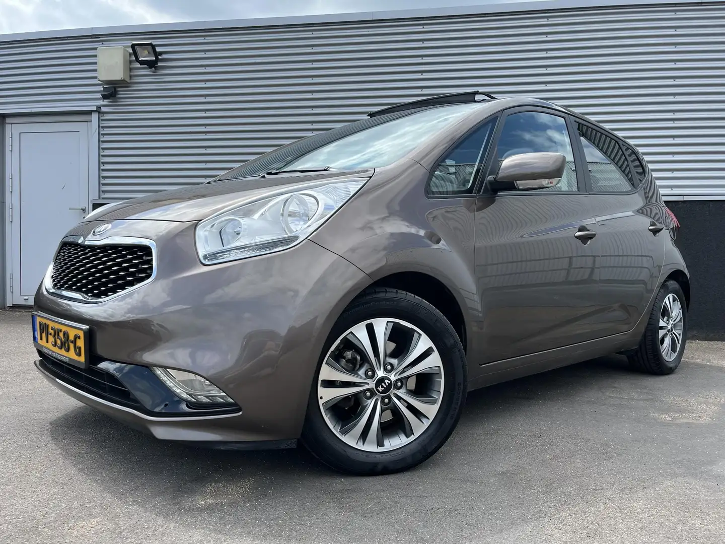 Kia Venga 1.6 CVVT Summer Edition Automaat, Schuif/kanteldak Marrone - 2