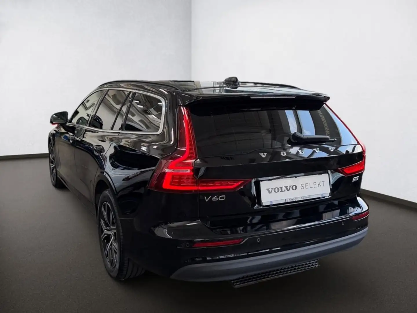 Volvo V60 Core, B3 Mild Hybrid, Benzin Schwarz - 2