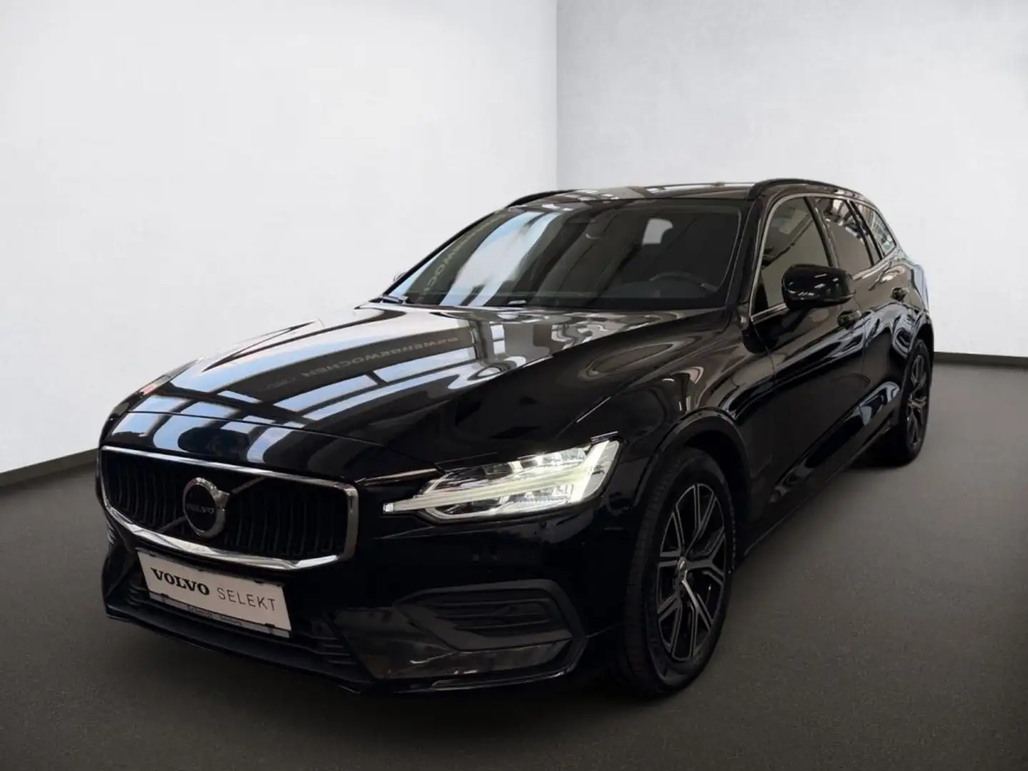 Volvo V60 Core, B3 Mild Hybrid, Benzin Schwarz - 1