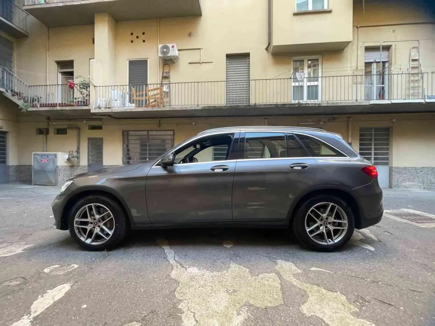 Mercedes-Benz GLC 250 d 4Matic Premium AMG Grigio - 2