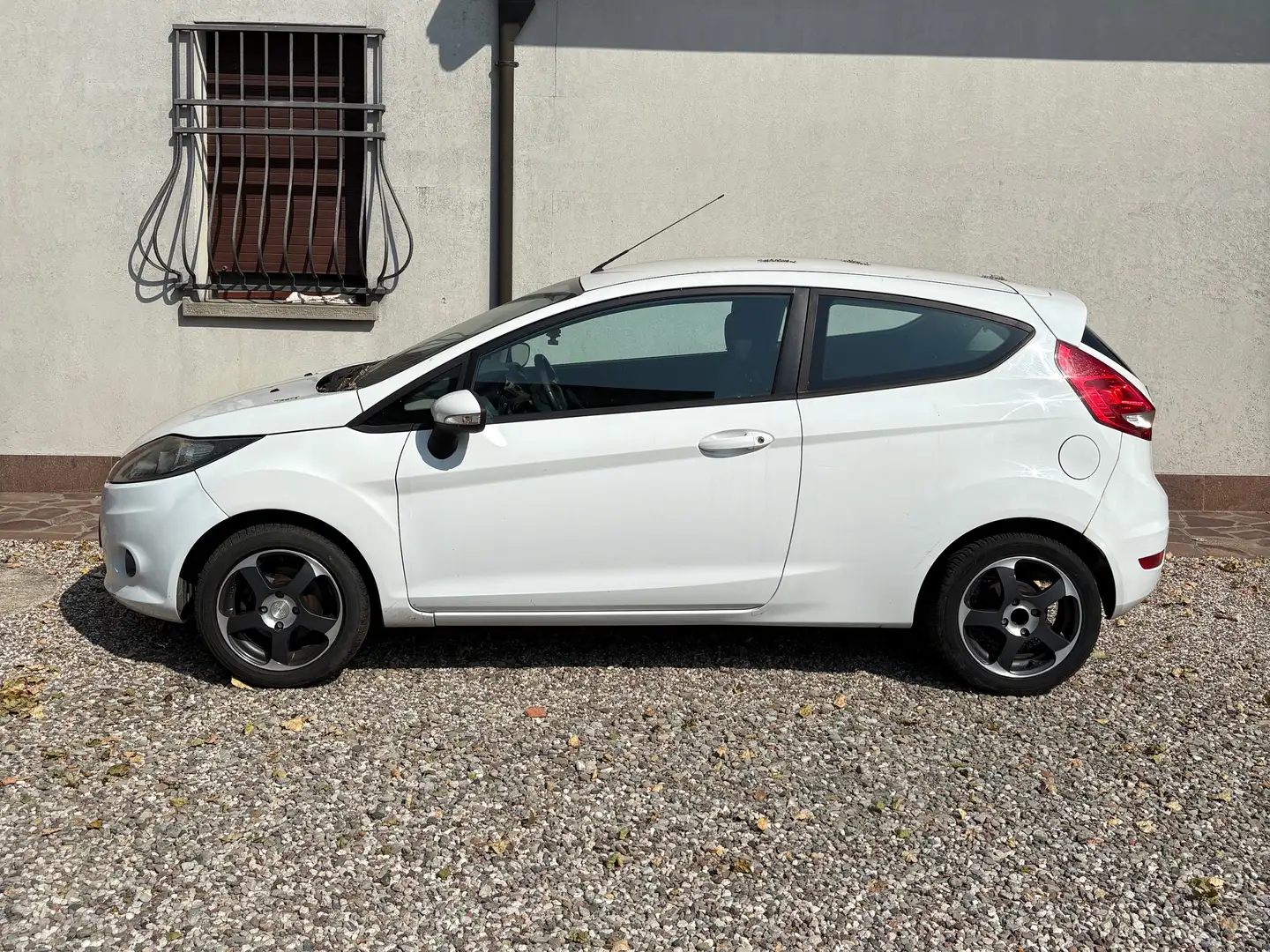 Ford Fiesta Fiesta VI 2008 3p 1.4 tdci + c/esp Bianco - 2
