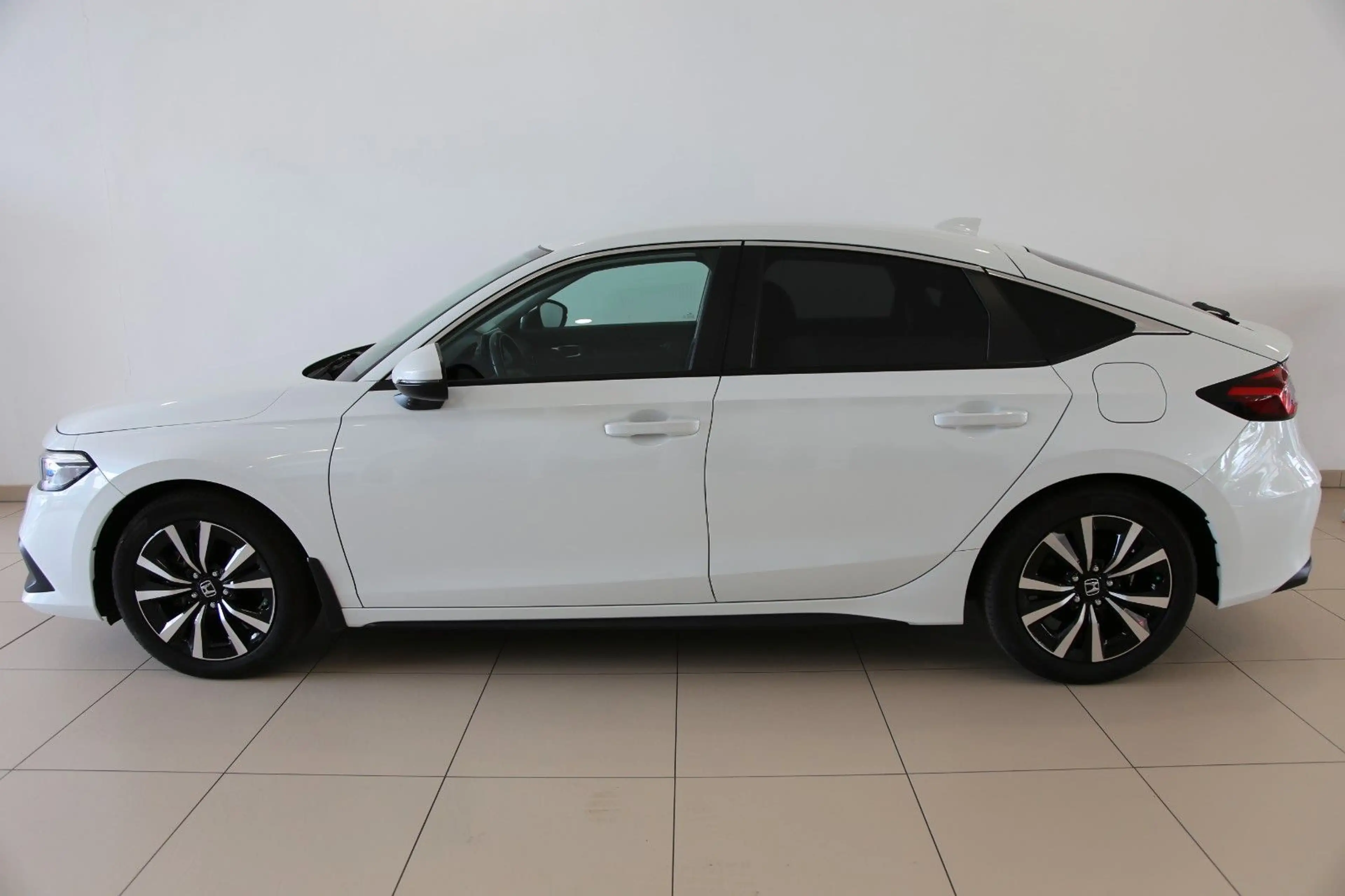 Honda Civic Lim. 5-trg. e:HEV Elegance RFK SHZ DAB — photo 2