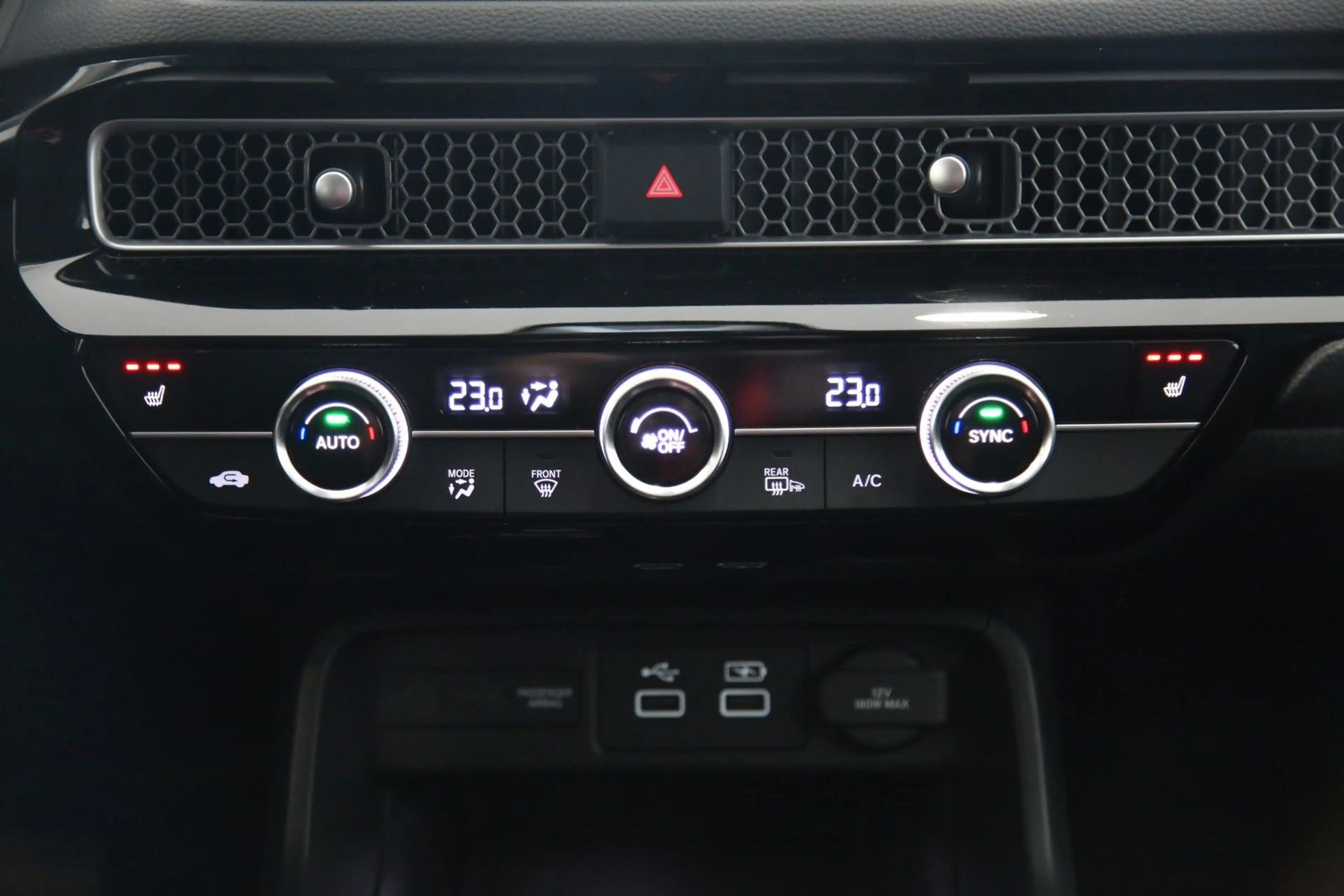 Honda Civic Lim. 5-trg. e:HEV Elegance RFK SHZ DAB — photo 13