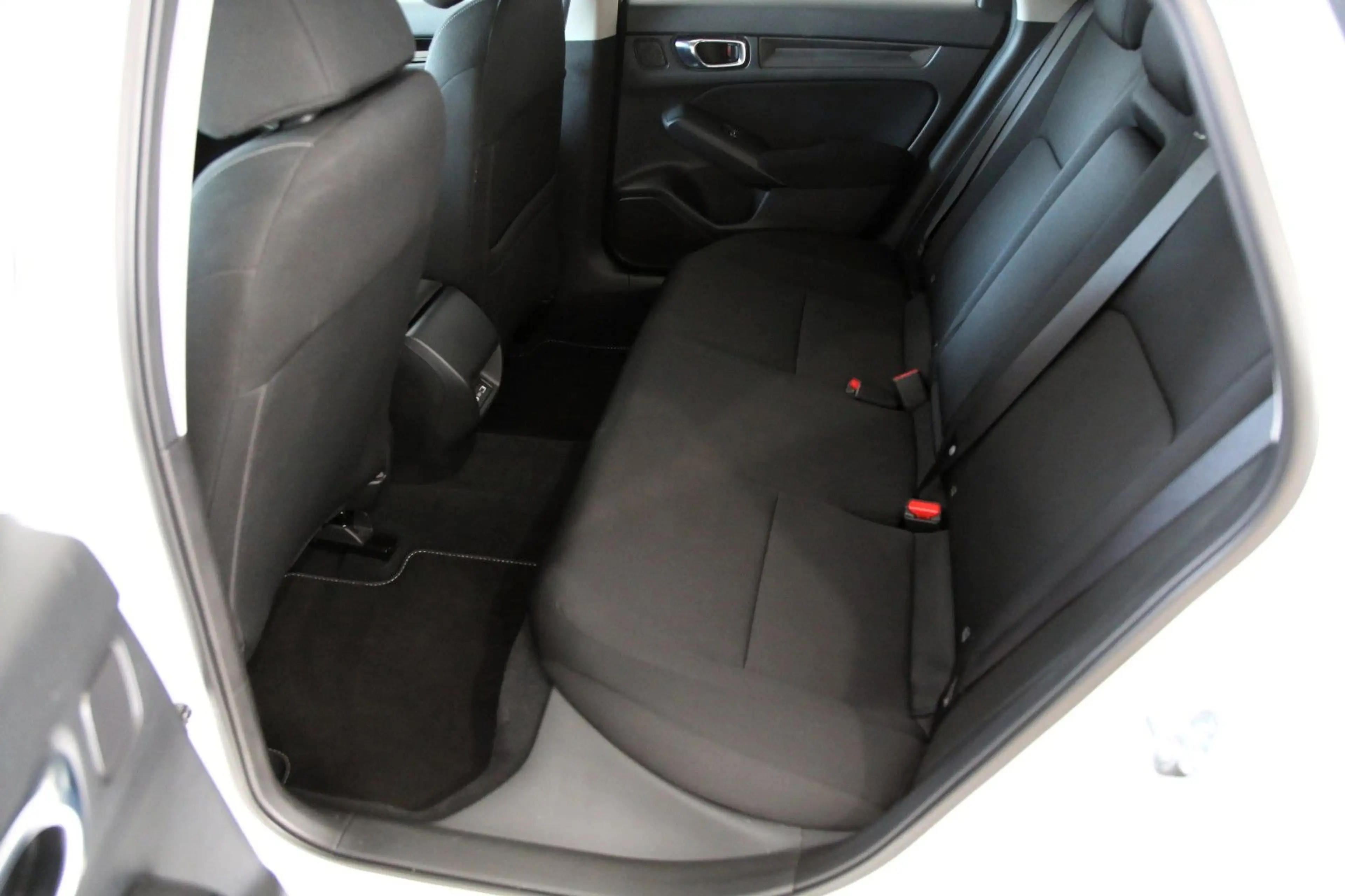 Honda Civic Lim. 5-trg. e:HEV Elegance RFK SHZ DAB — photo 6