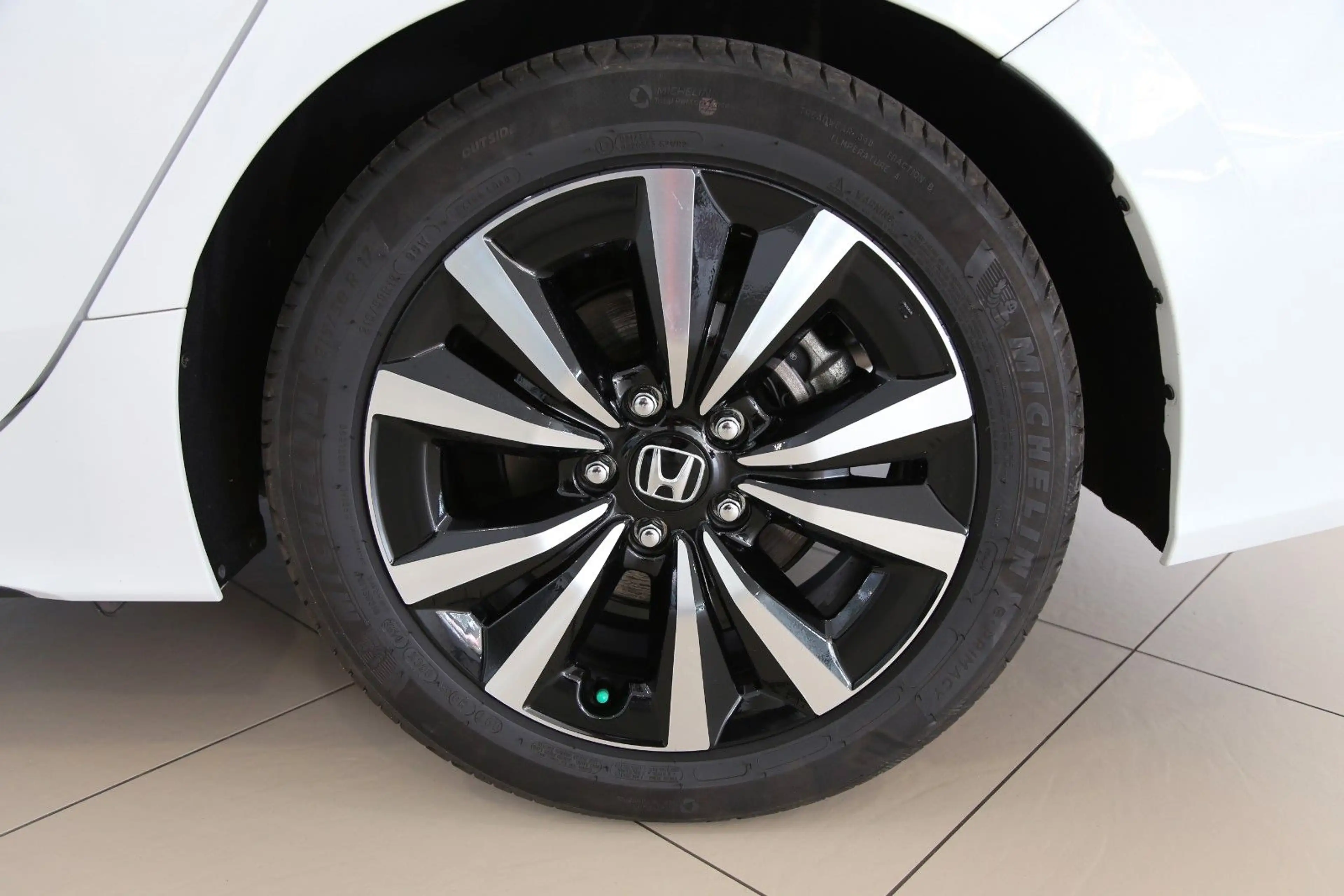Honda Civic Lim. 5-trg. e:HEV Elegance RFK SHZ DAB — photo 3