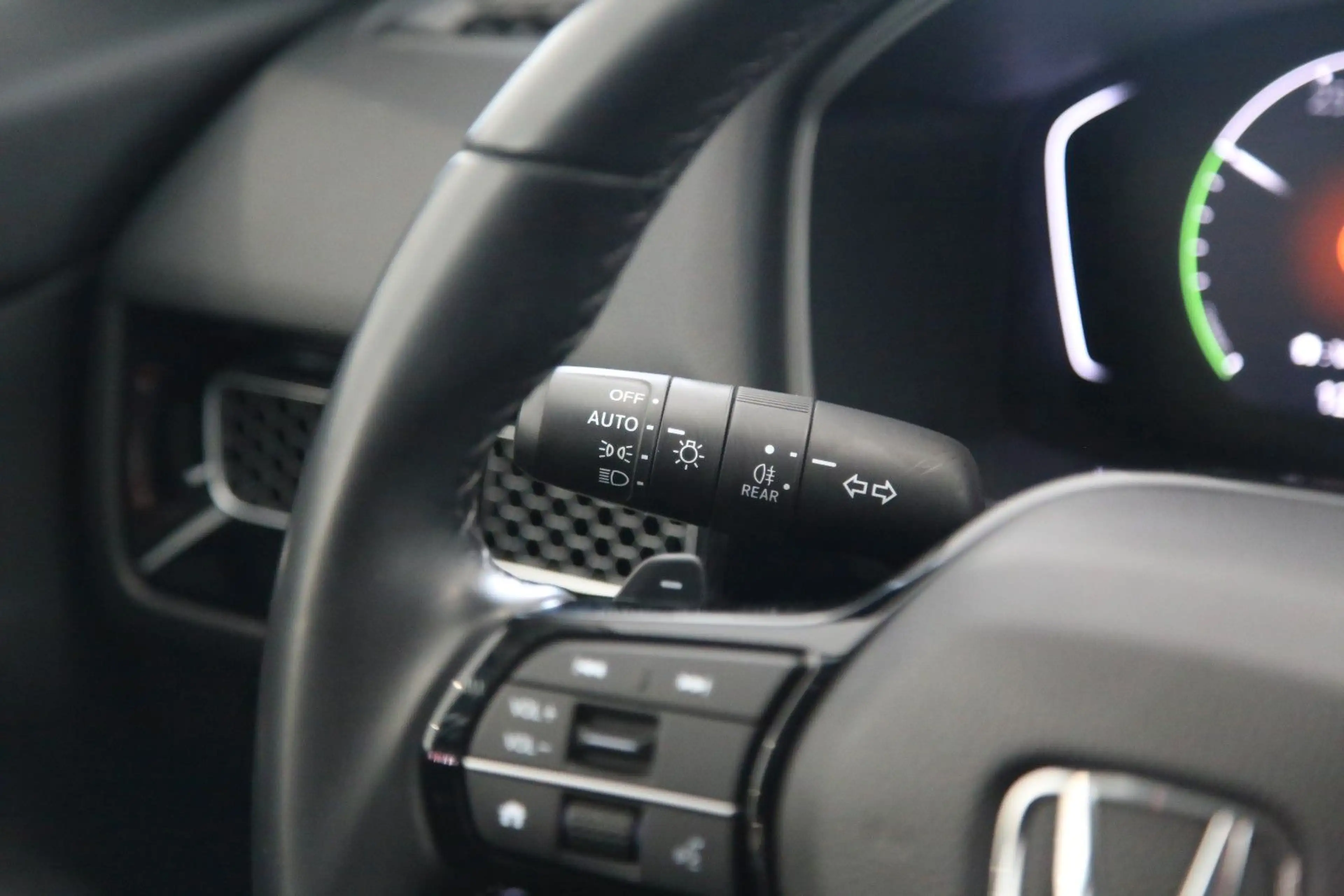 Honda Civic Lim. 5-trg. e:HEV Elegance RFK SHZ DAB — photo 16
