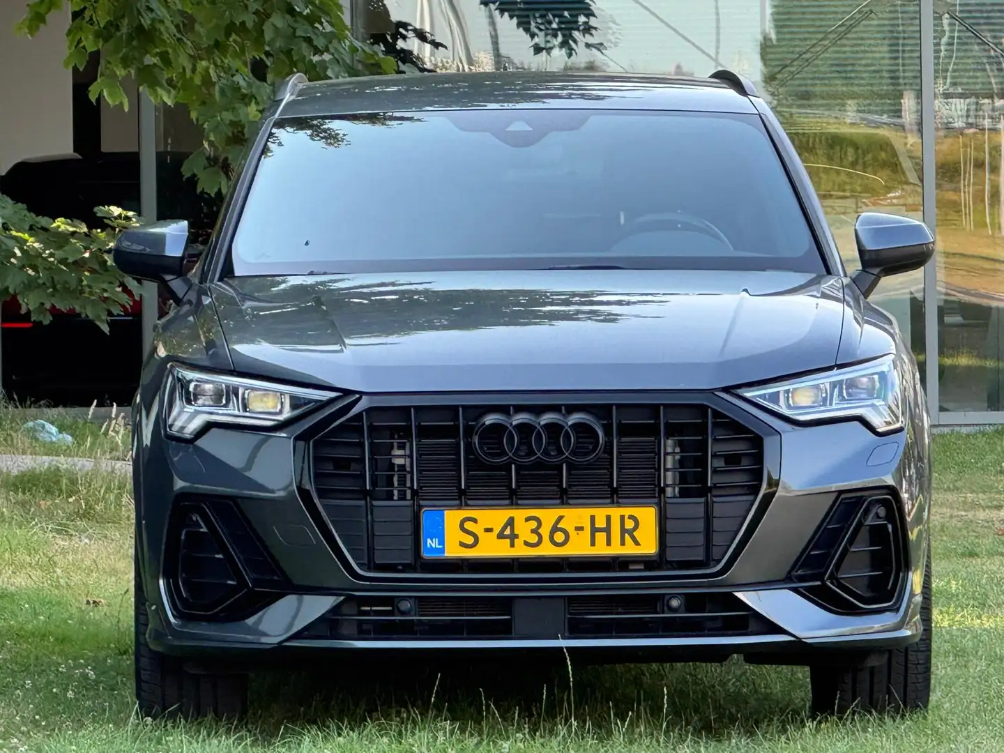 Audi Q3 E-tron 3X S-Line Plug-in hybride benzine Grijs - 2