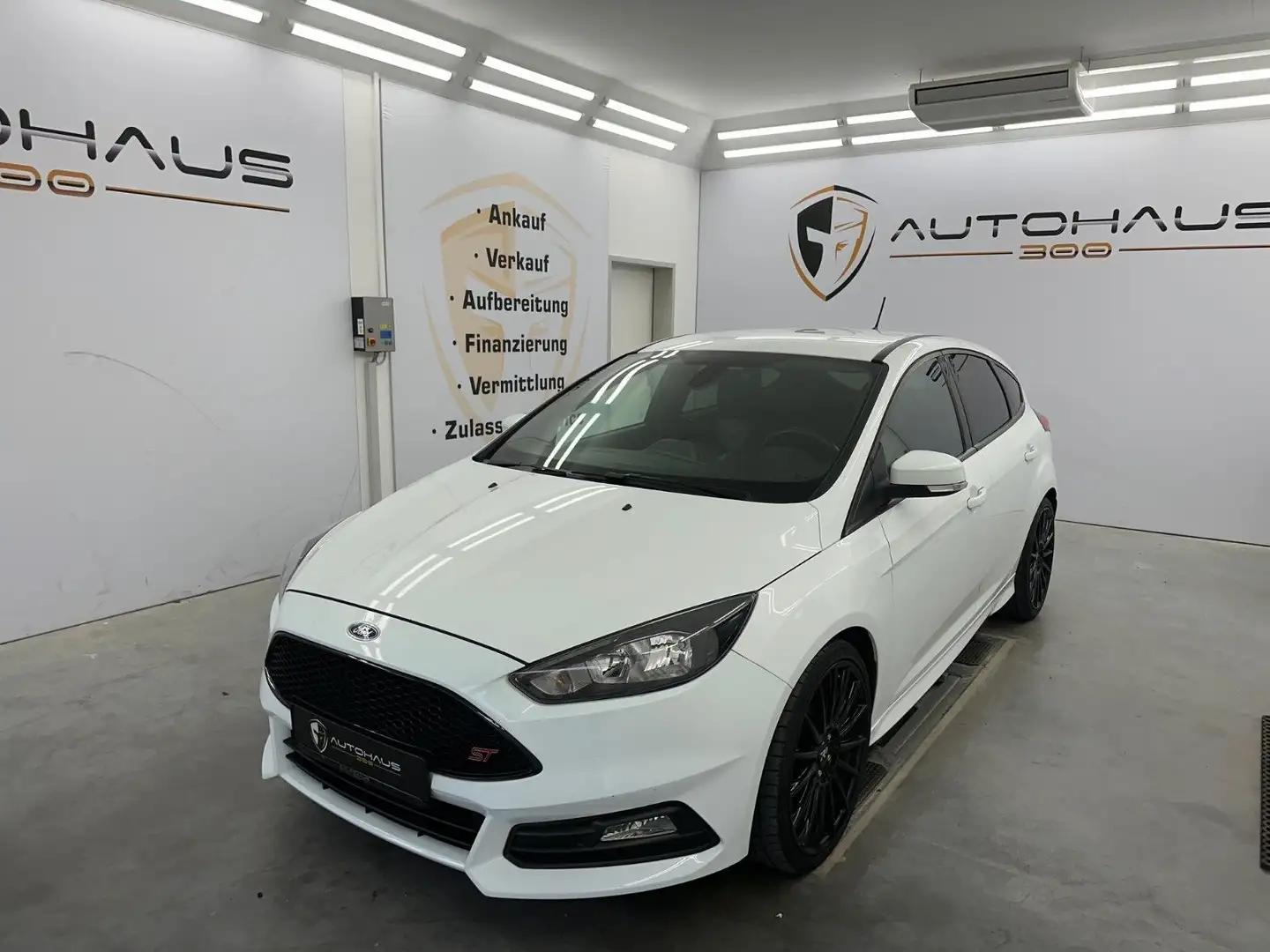 Ford Focus Lim. ST SPORT KLIMA NAVI RFK MFL TEMPO SHZ Wit - 1