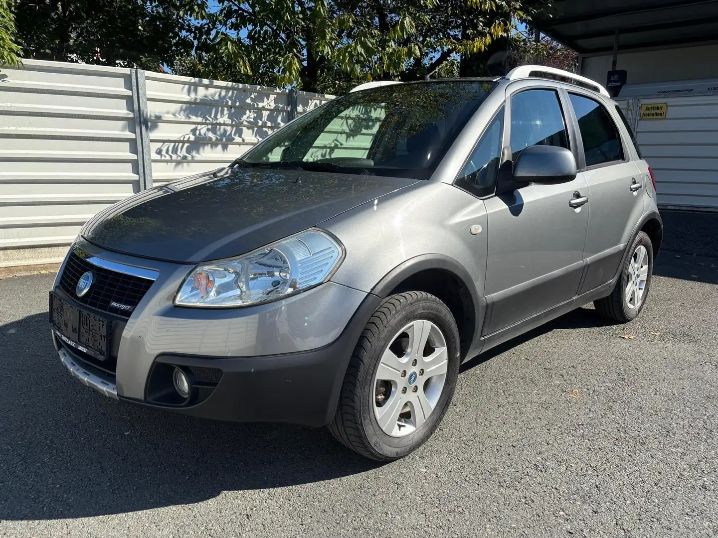 Fiat Sedici 1,9 JTD Multijet Emotion Grau - 1