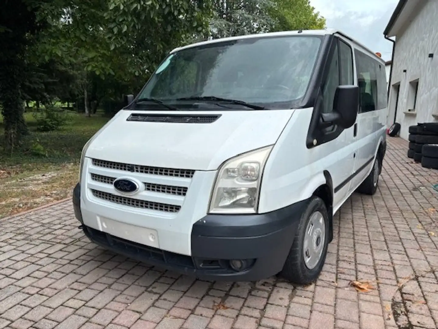 Ford Transit Bus 2.2. tdci 101 cv 9 posti Doppio Clima Bianco - 1