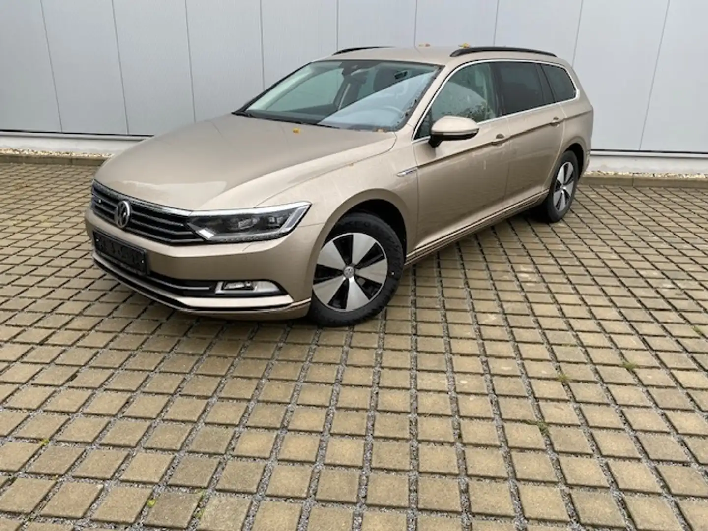 Volkswagen Passat Variant 2.0 TDI DSG Comfortline AHK/LED/NAVI+VZE/BUSINESS Gold - 2