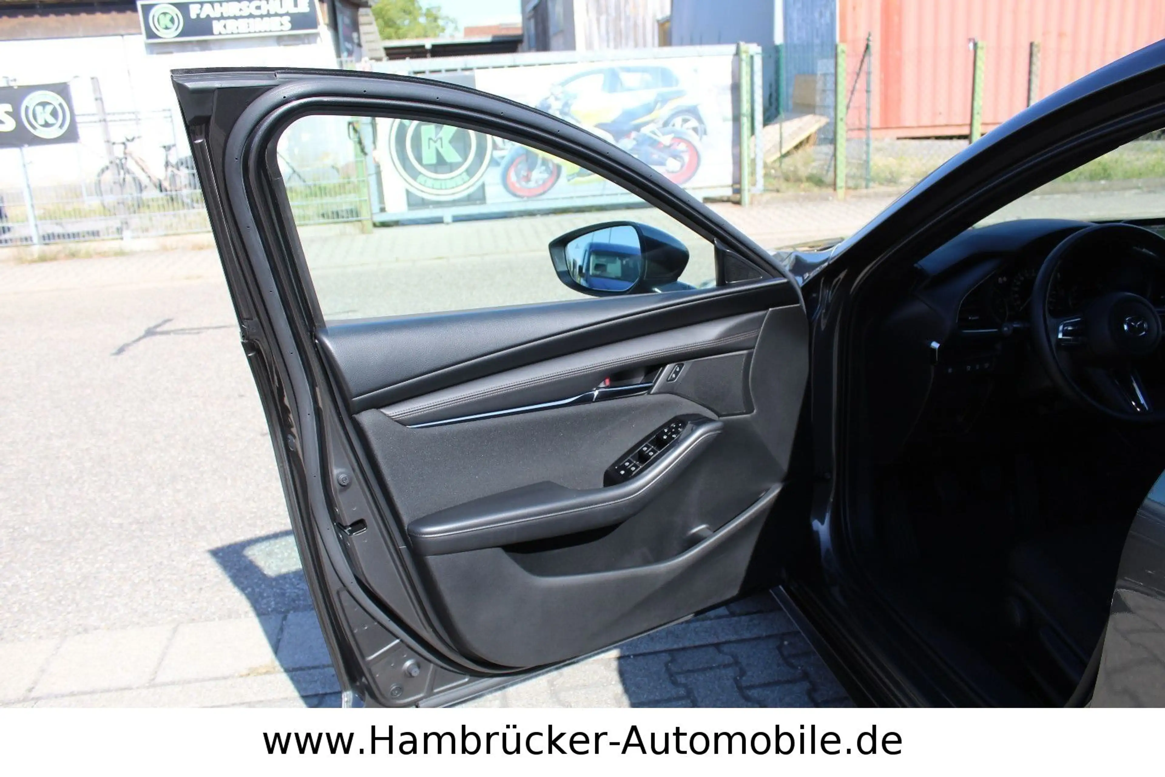 Mazda 3 Skyactice-G M-Hybrid Selection~2.HAND~NAVI~HUD — photo 12