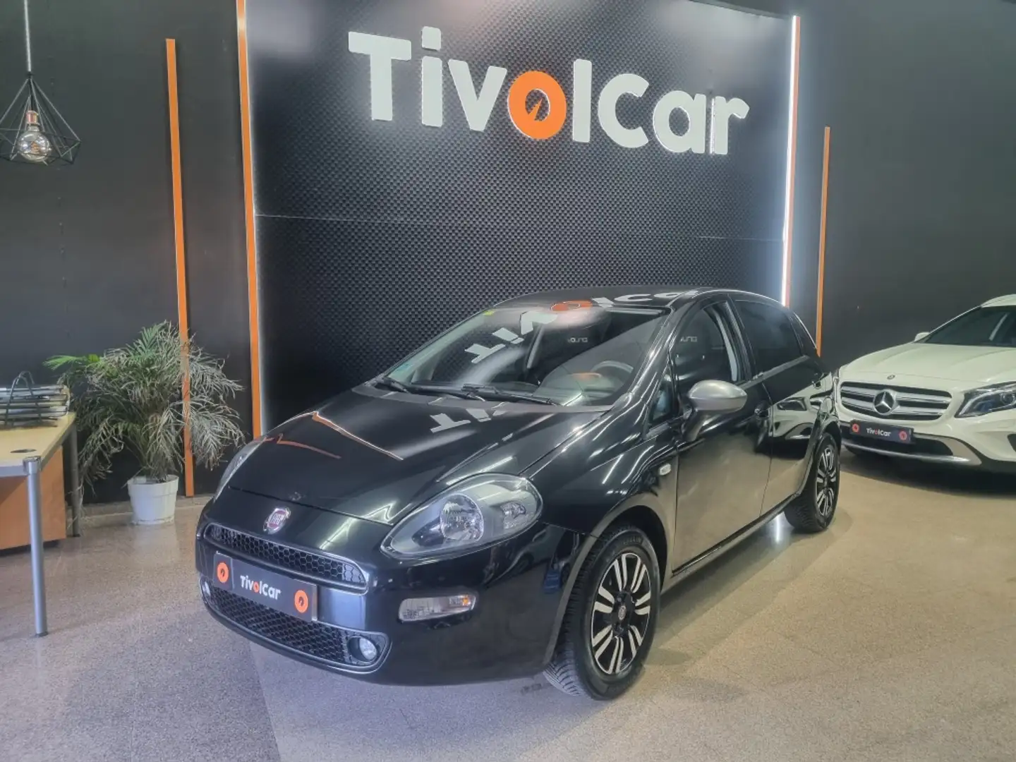Fiat Punto 1.2 Young 49kW Schwarz - 1