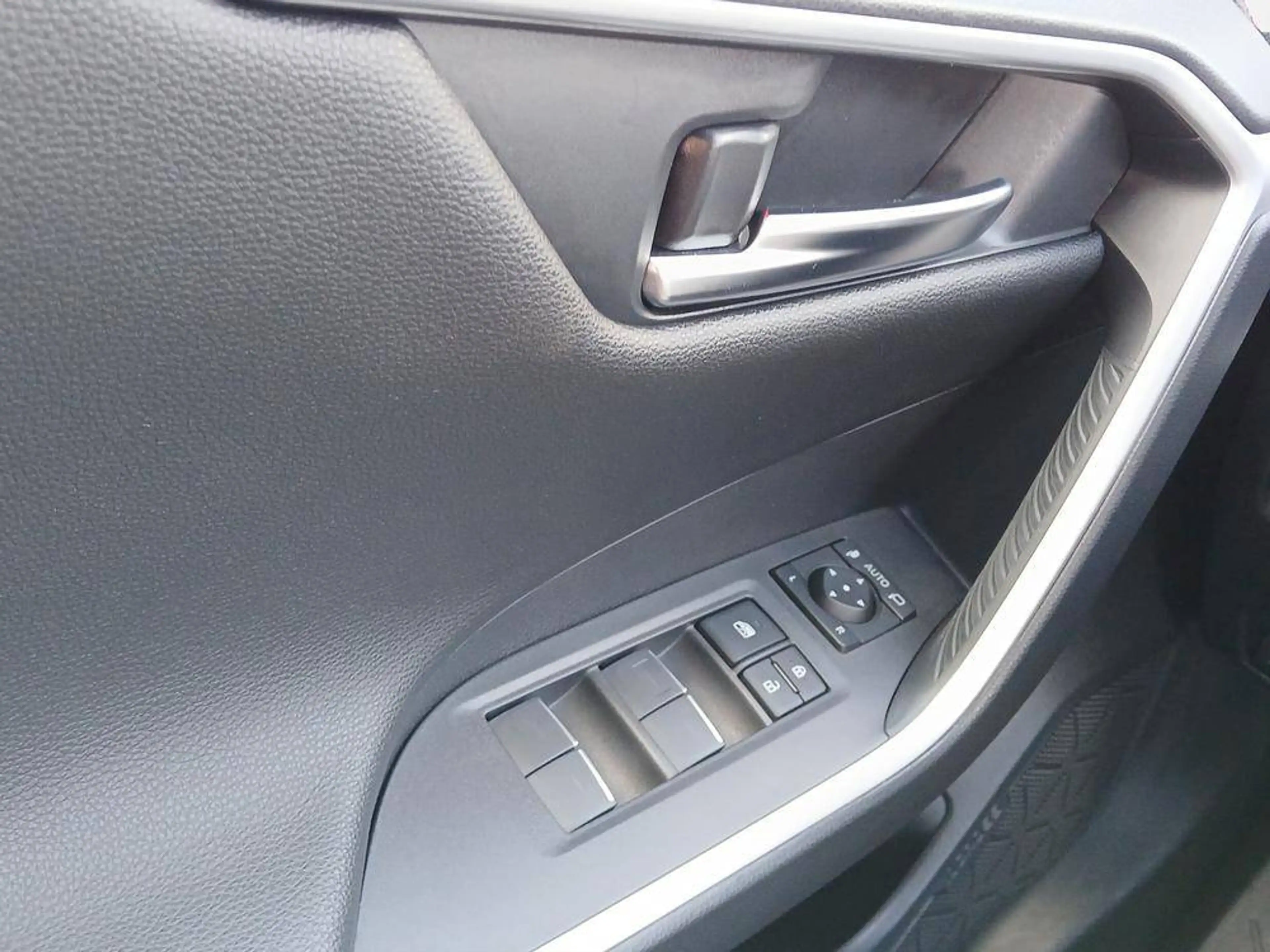 Suzuki Across Across PLUG-IN HYBRID — photo 12
