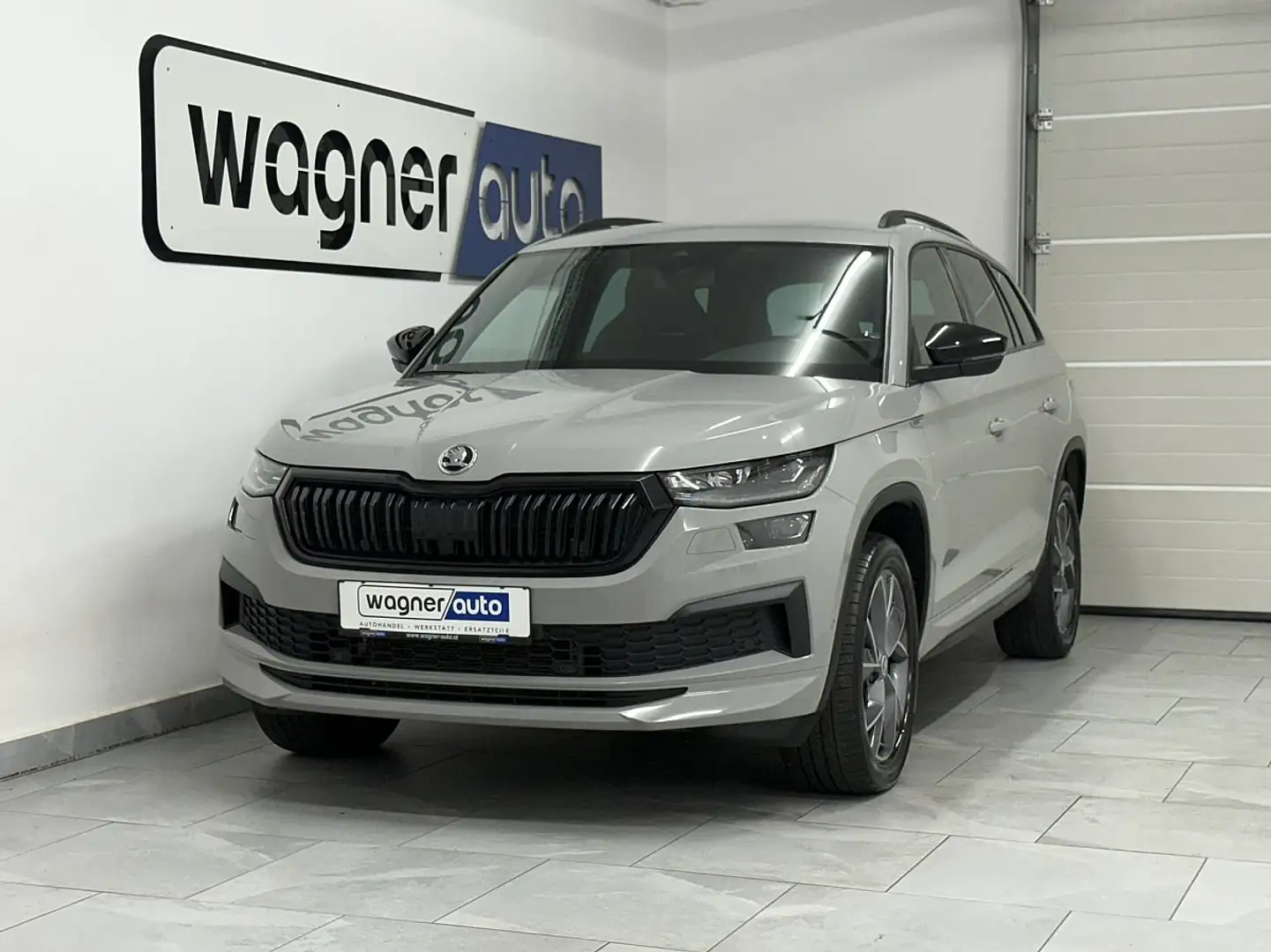 Skoda Kodiaq 2,0 TDI SCR 4x4 Sportline DSG. Matrix LED/ACC/N... Gris - 2