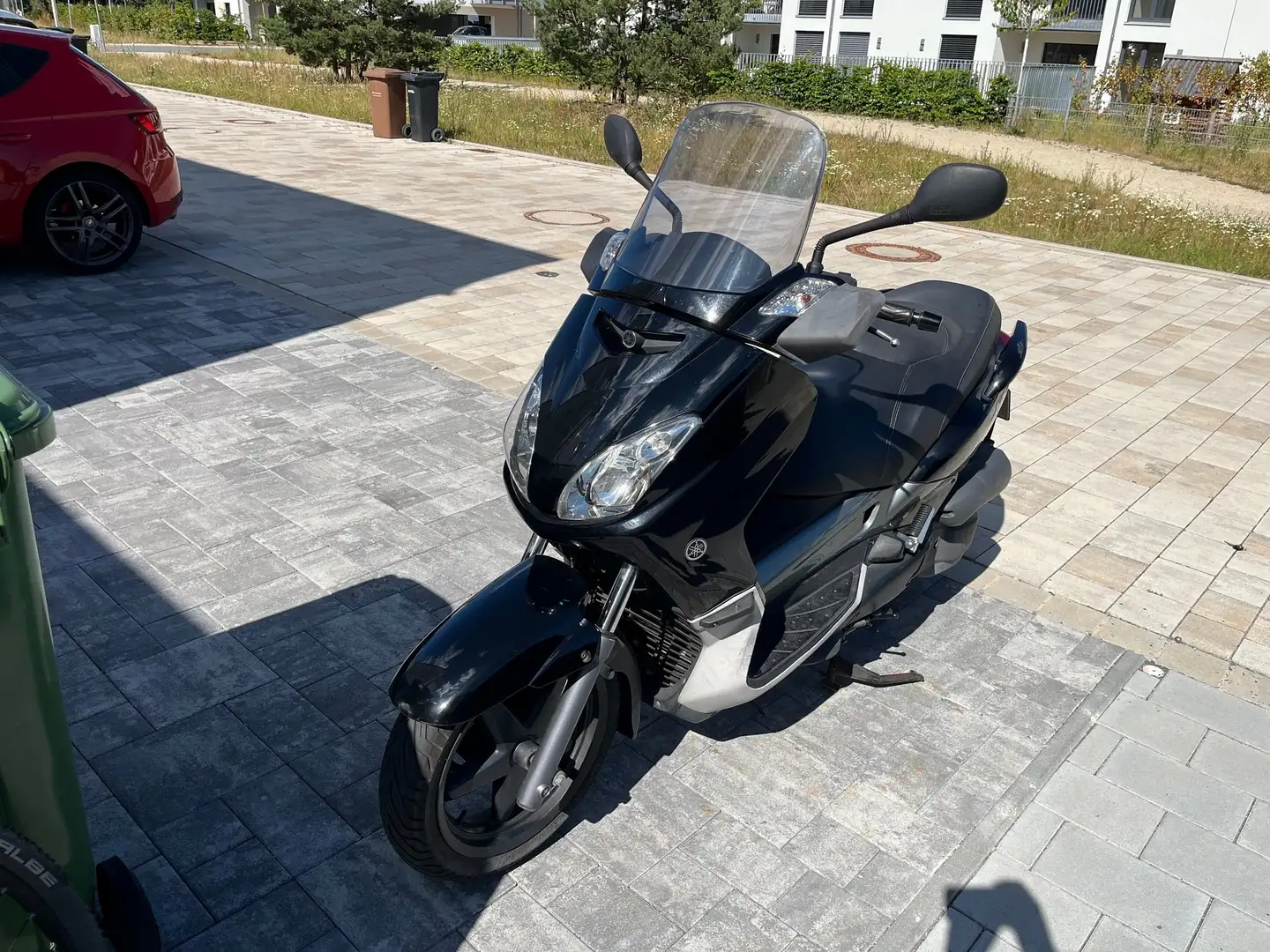 Yamaha X-Max 125 Schwarz - 1
