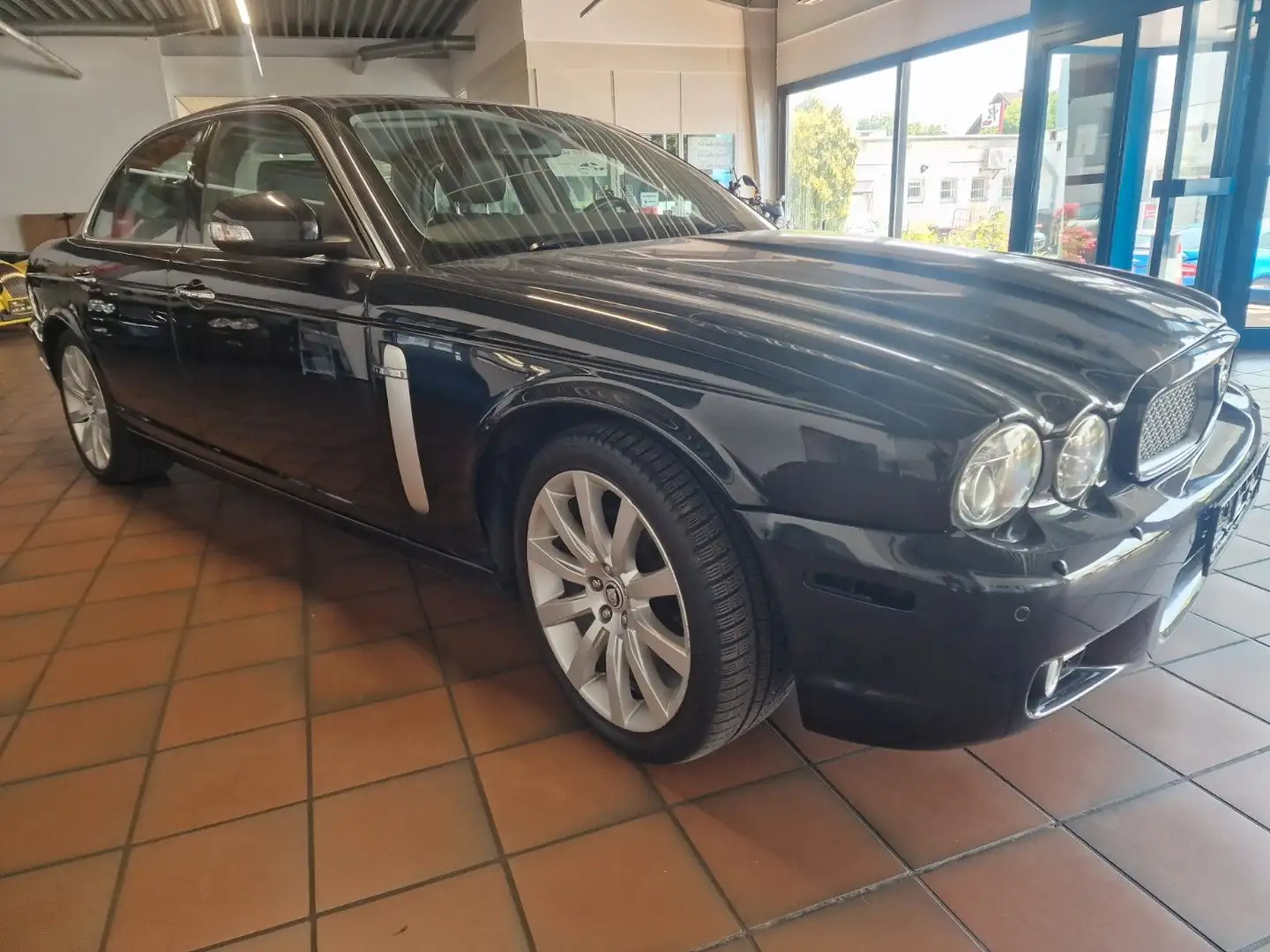 Jaguar XJ8 4,2 Schwarz - 2