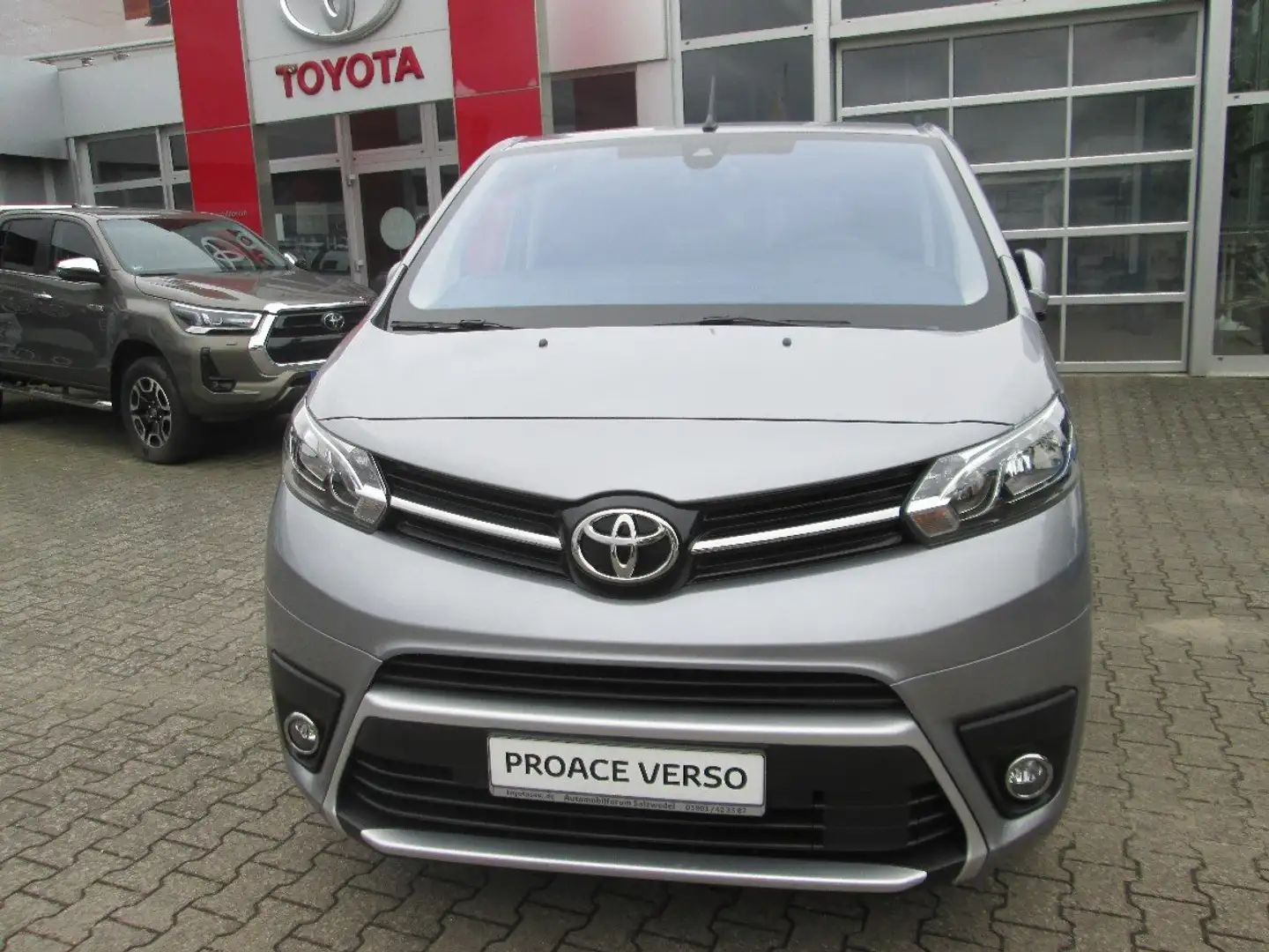 Toyota Proace 2,0-l-D-4D L1 (8-Si.) Verso Shuttle Comfort Zilver - 2