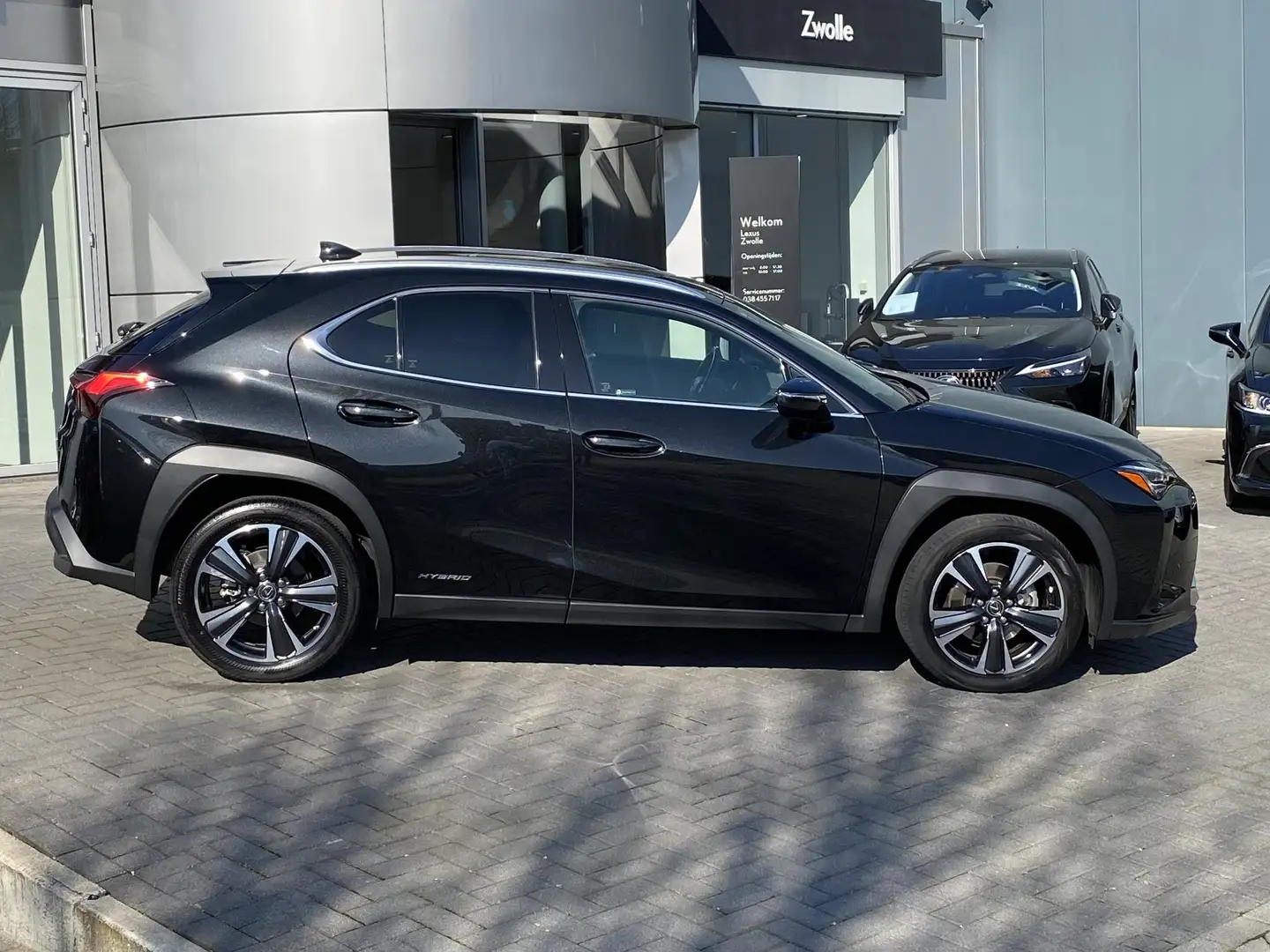 Lexus UX 250h Preference Line NL-AUTO NAVI BLIND SPOT PARKEERSEN Zwart - 2