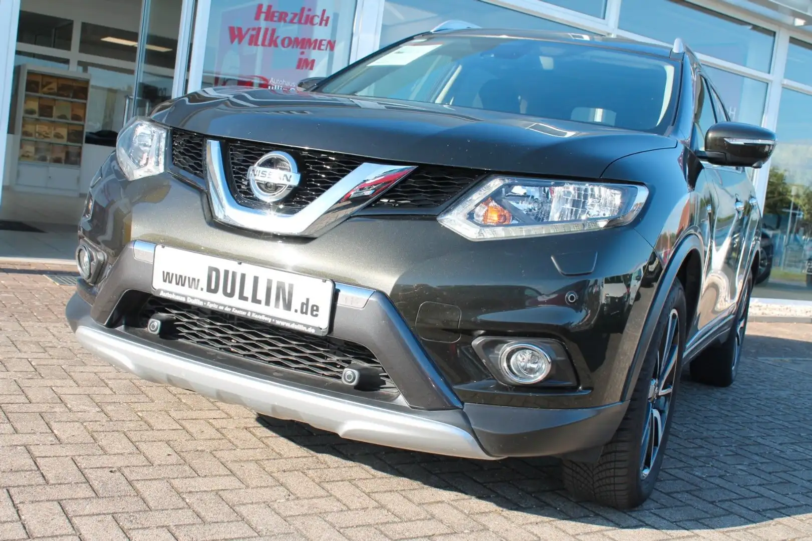Nissan X-Trail 1,6 dCi 4x4 360°Ganzjahresreifen+SH+SD Grün - 1
