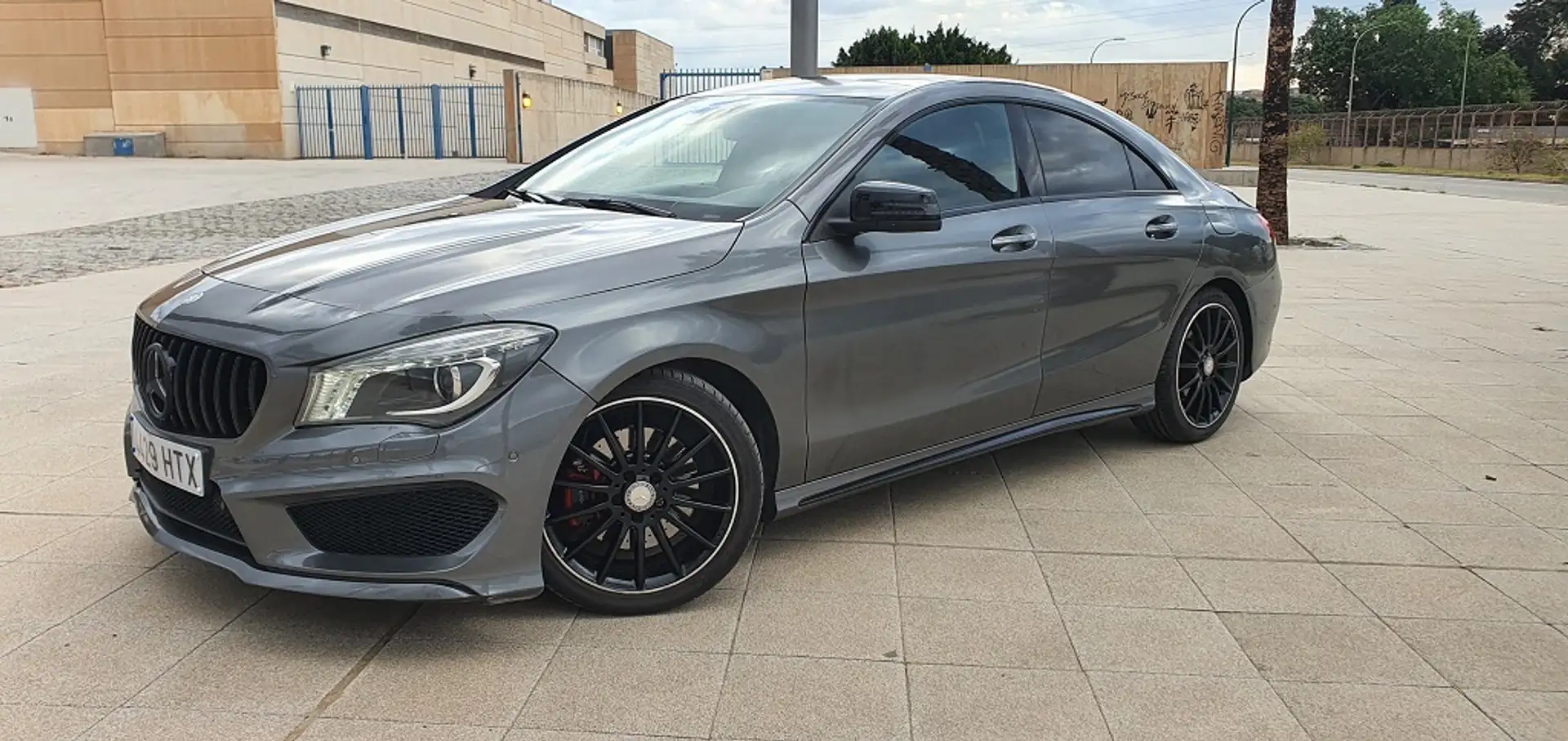 Mercedes-Benz CLA 220 220CDI AMG Line 7G-DCT Gris - 1