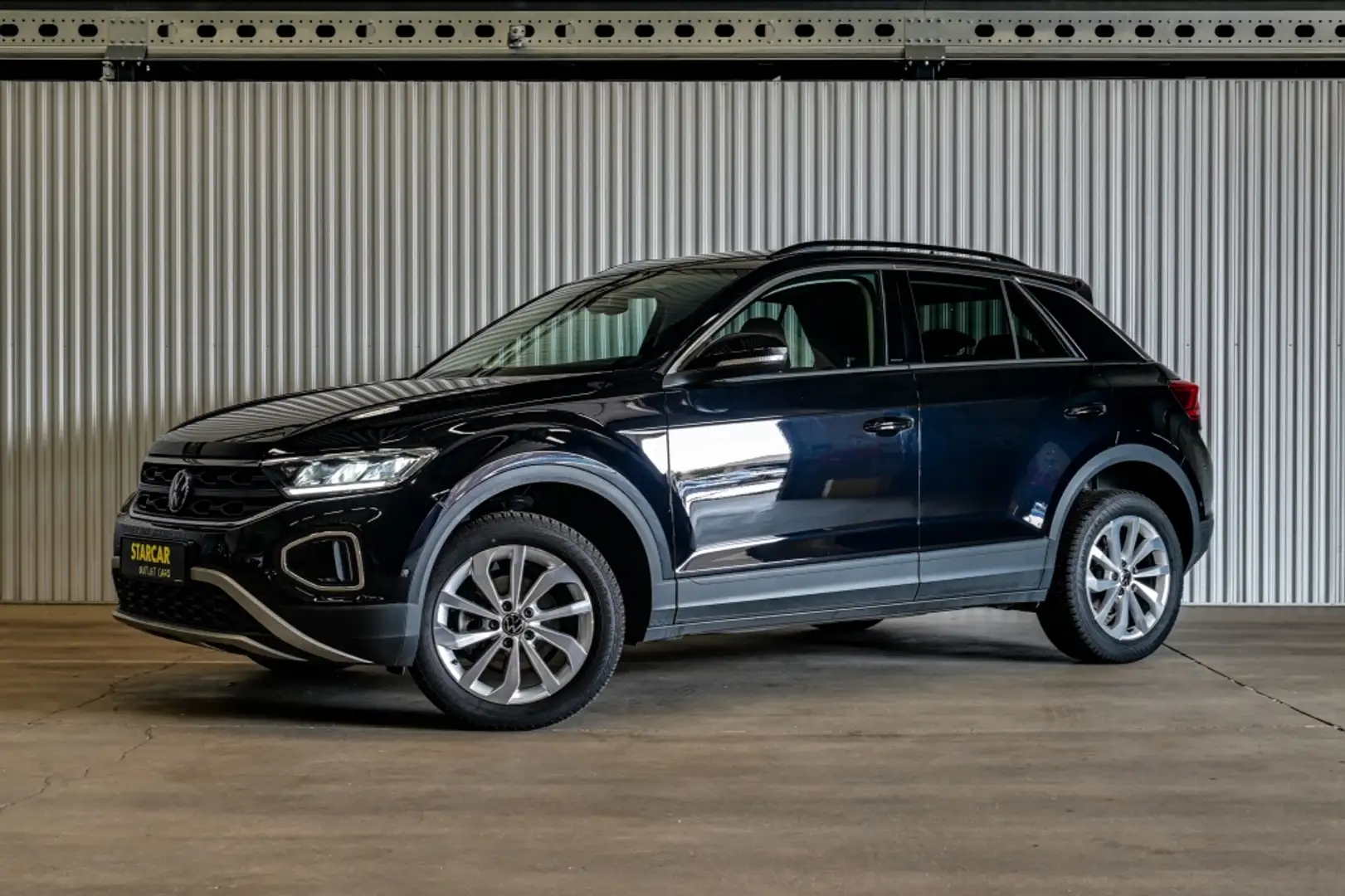 Volkswagen T-Roc 1.5 TSI LIFE | NAVI | STOELVERWARMING Nero - 2
