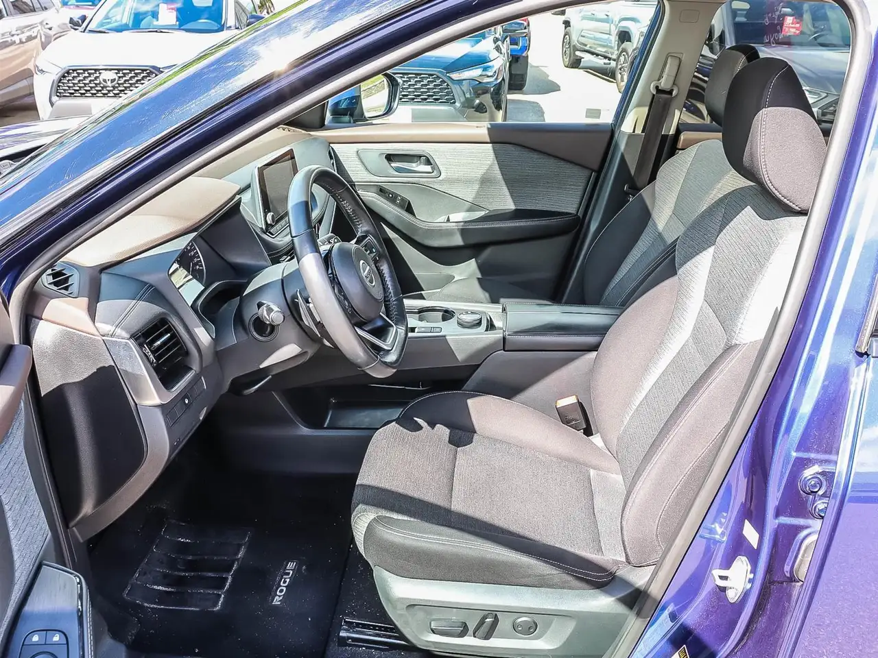 Nissan Rogue снимка Nissan Rogue