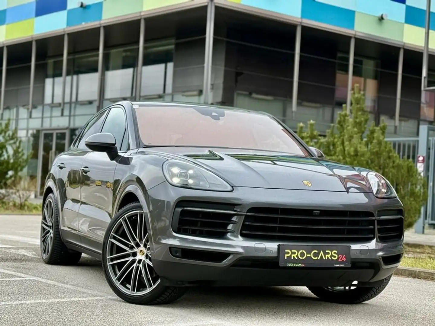Porsche Cayenne Coupe // E-Hybrid // Pano // 360 Kamera Gris - 1