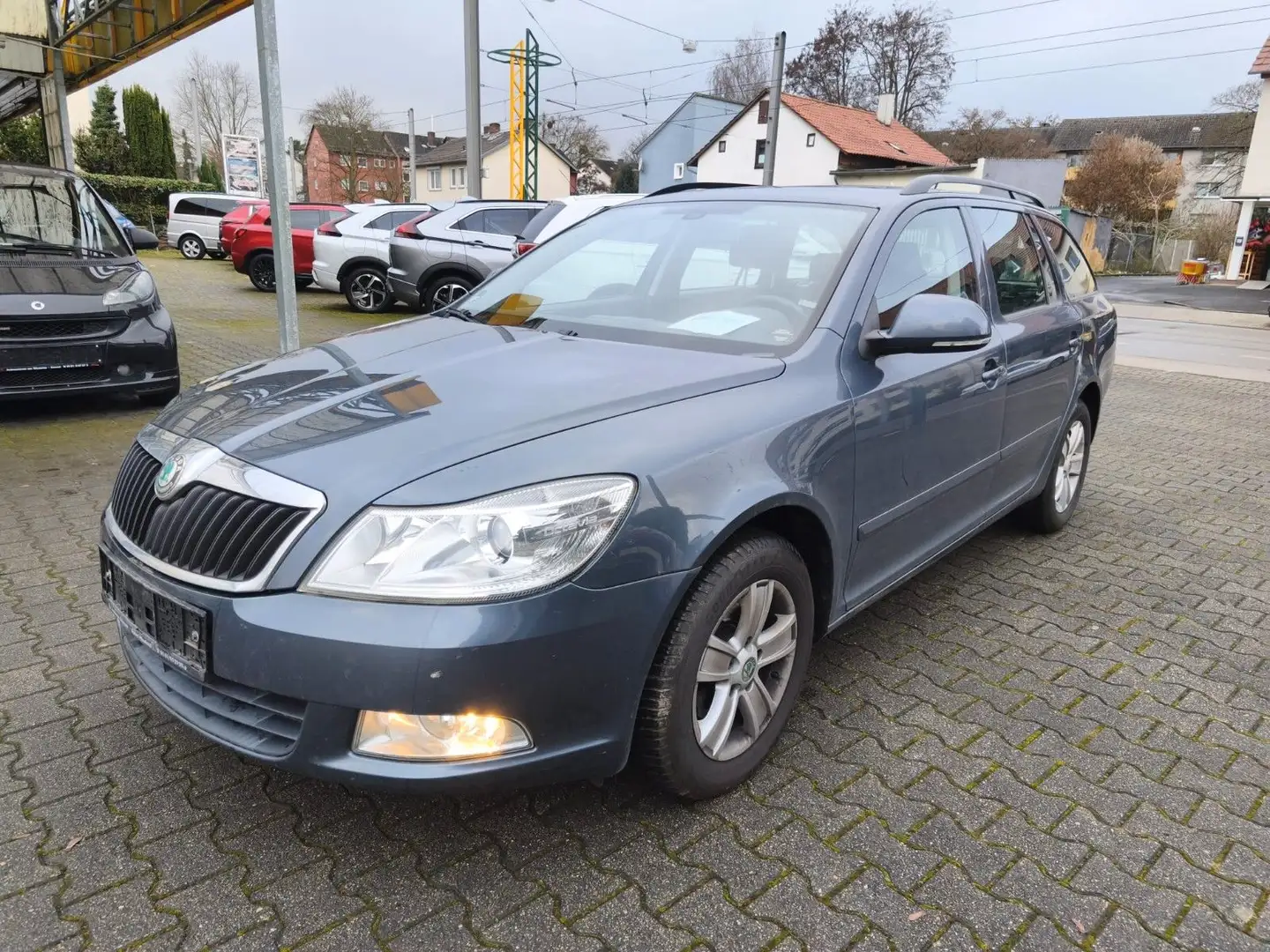 Skoda Octavia 1.4 Combi Impuls Ed. TUV 06/27 Gris - 1