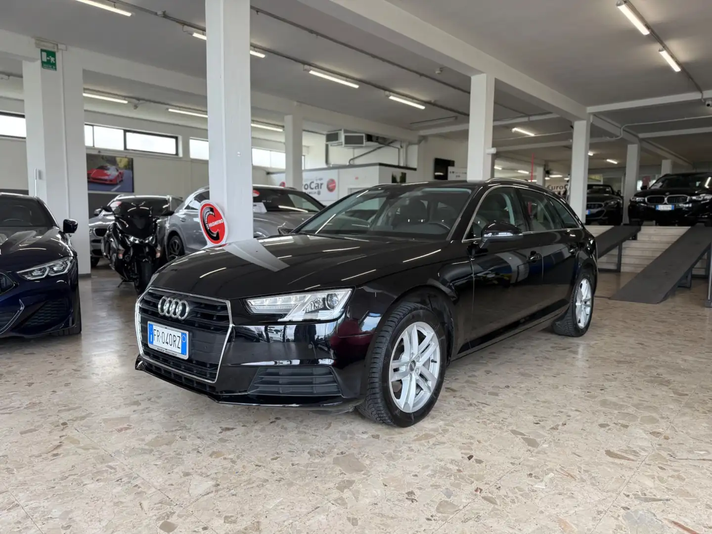 Audi A4 Avant 2.0 TDI 150 CV ultra S tronic Design Černá - 1