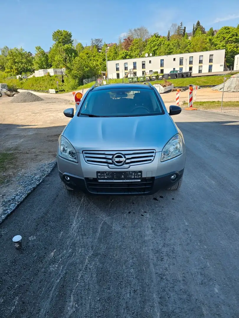 Nissan Qashqai +2 Acenta 4X4 Silber - 1