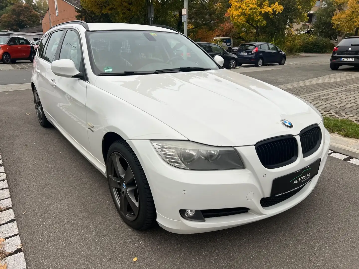 BMW 330 d xDrive/Navi/SHZ/Klima/PDC/2.Hand Weiß - 2