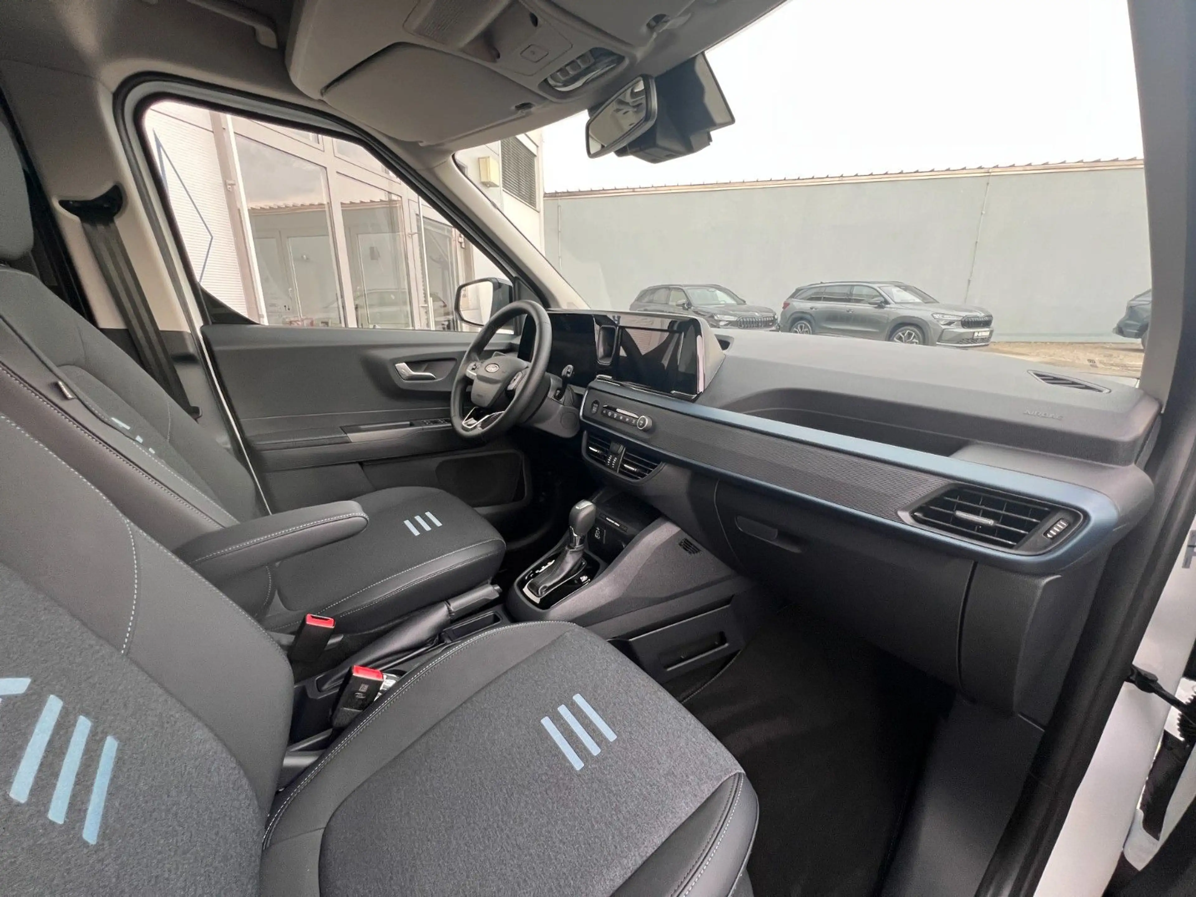 Ford Tourneo Courier 1.0 EcoB. Aut. Active AHK 4J GAR — photo 6